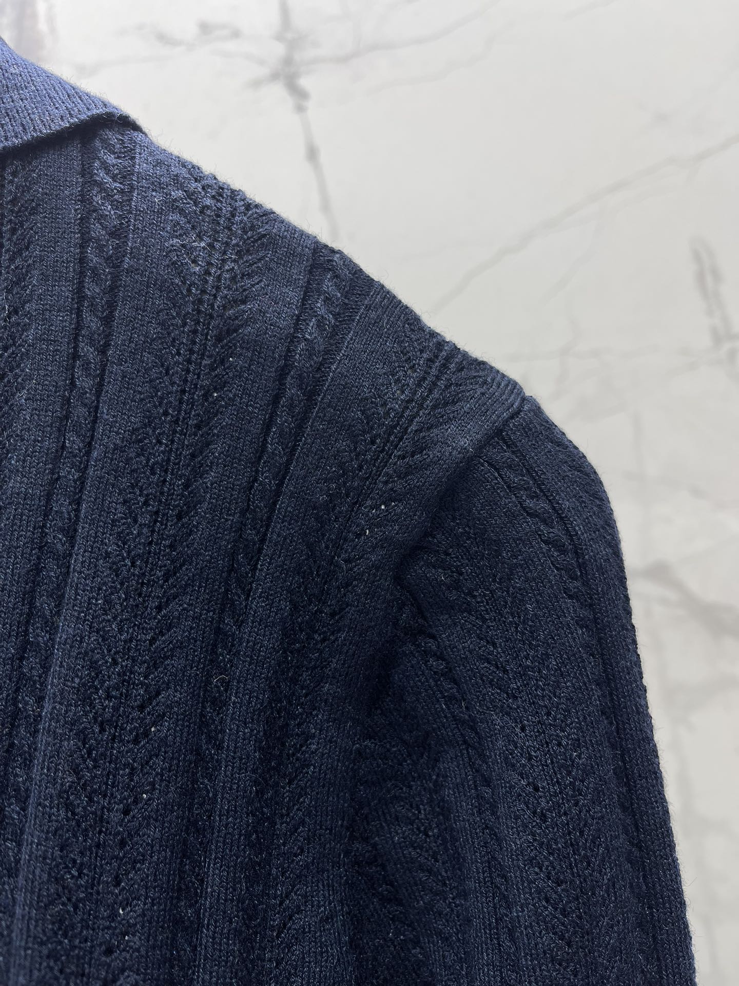 𝗠𝗜𝗨𝗠𝗜𝗨*缪缪新款女士修身镂空针织衫🧶【设计亮点】🧶这件针织衫，修身剪裁完美勾勒出身材曲线，穿上秒变