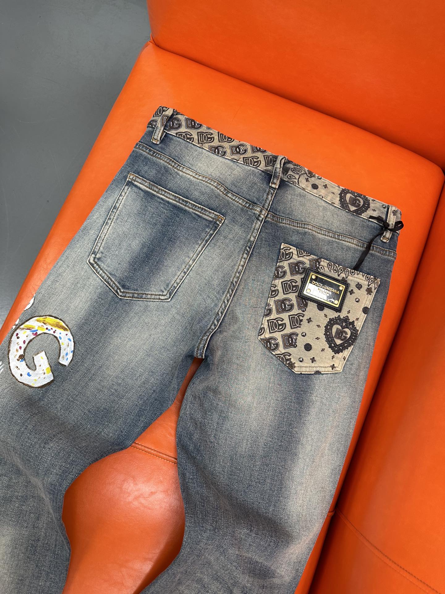 独家新款，手工晚上夜光创新新款.🔥￼新款现货上市🔥🔥原单爆款牛仔裤👖超级定制款，原版五金，超级重工工艺，