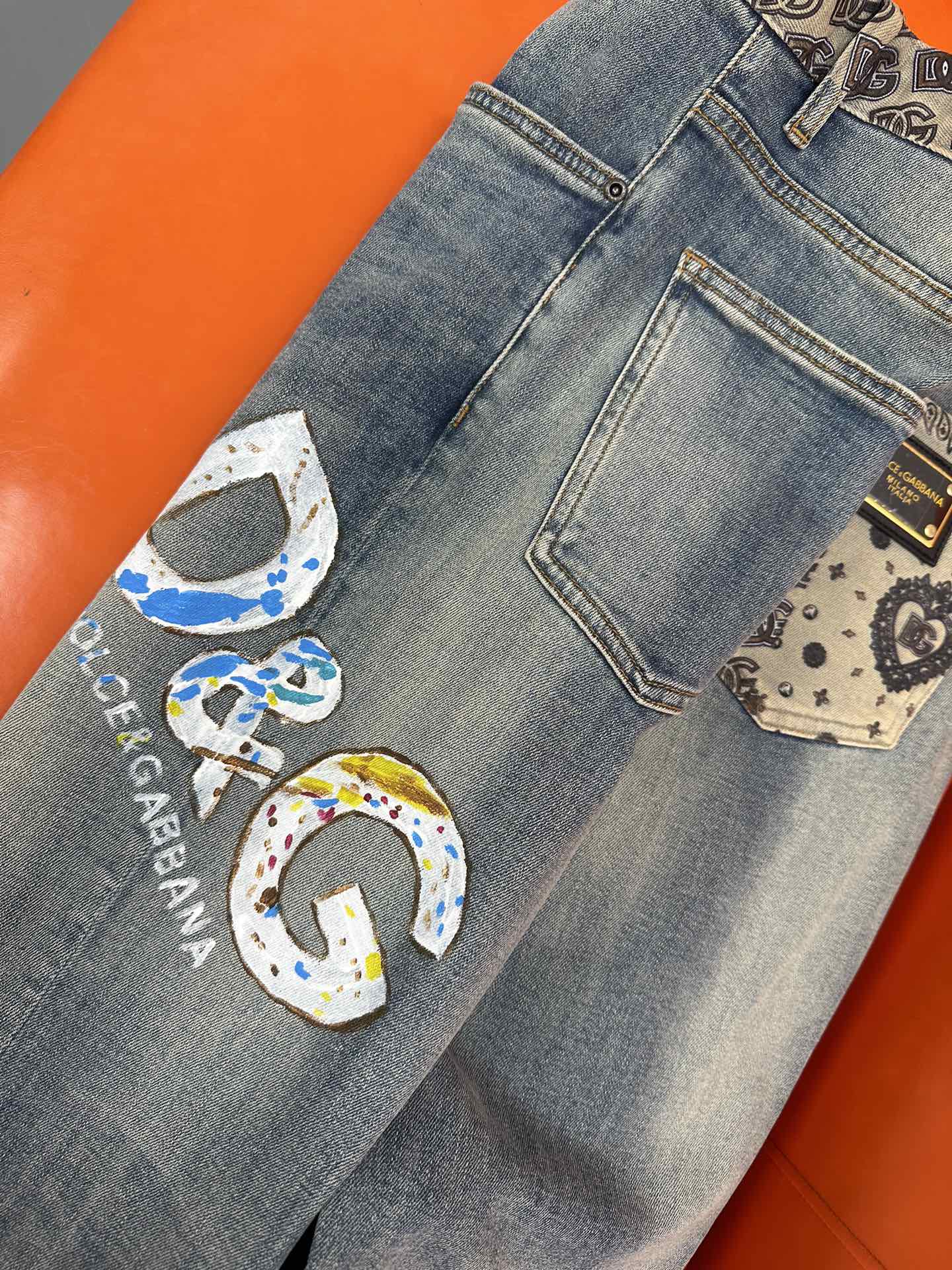 独家新款，手工晚上夜光创新新款.🔥￼新款现货上市🔥🔥原单爆款牛仔裤👖超级定制款，原版五金，超级重工工艺，