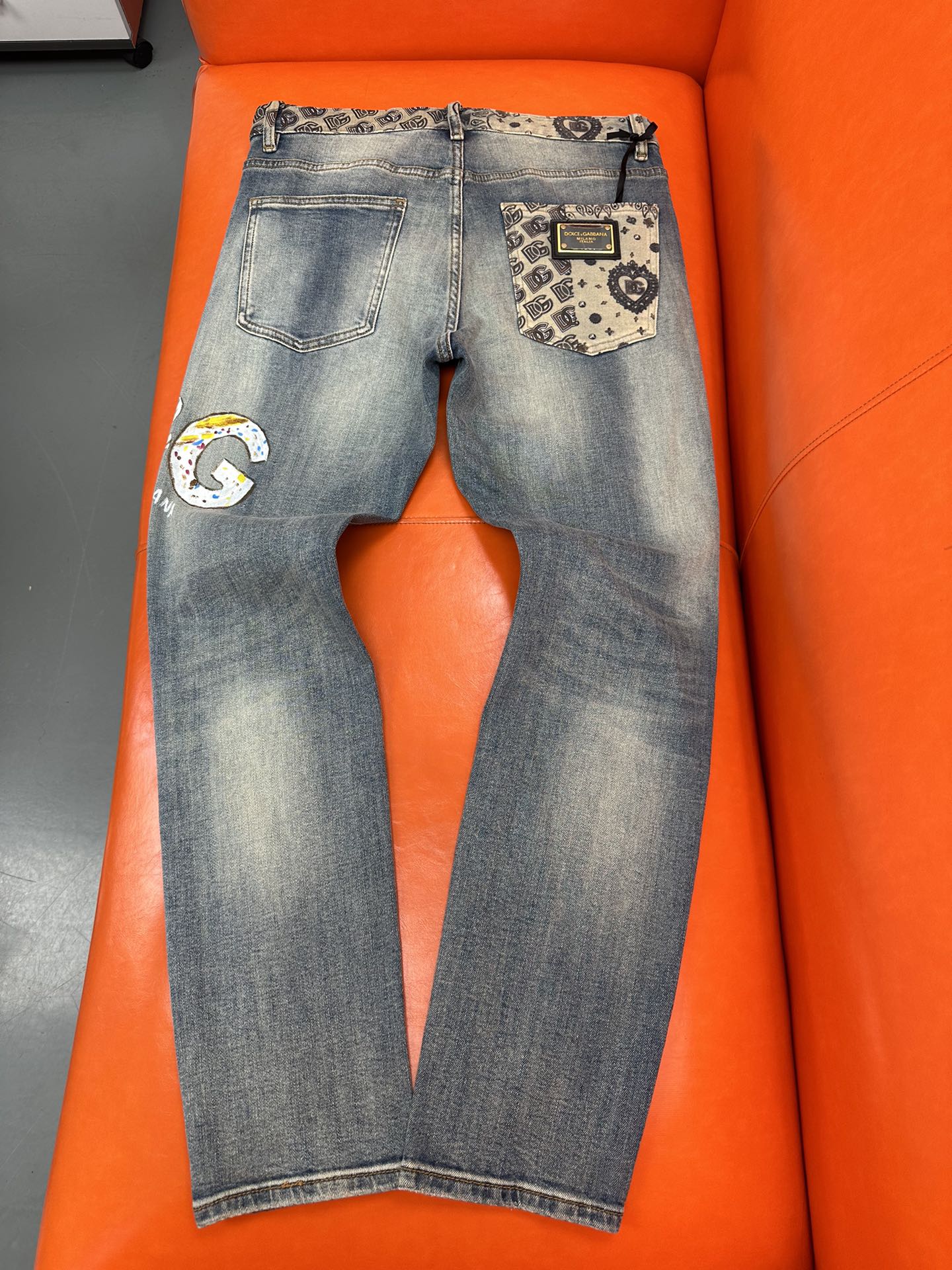 独家新款，手工晚上夜光创新新款.🔥￼新款现货上市🔥🔥原单爆款牛仔裤👖超级定制款，原版五金，超级重工工艺，