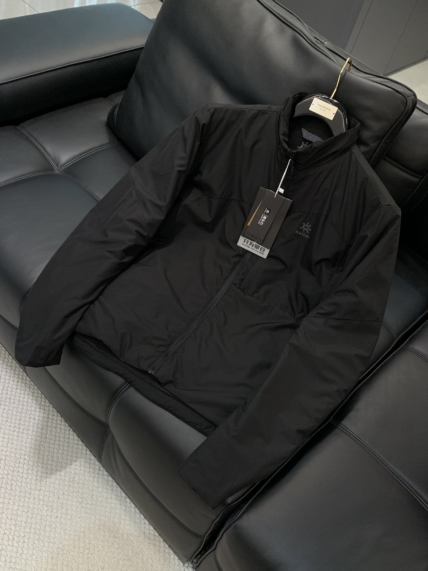 ，KAILAS 凯乐石，2025冬季新款，时尚休闲➕薄棉连帽外套，专柜同步有售，原单狠货，顶级印花工艺字