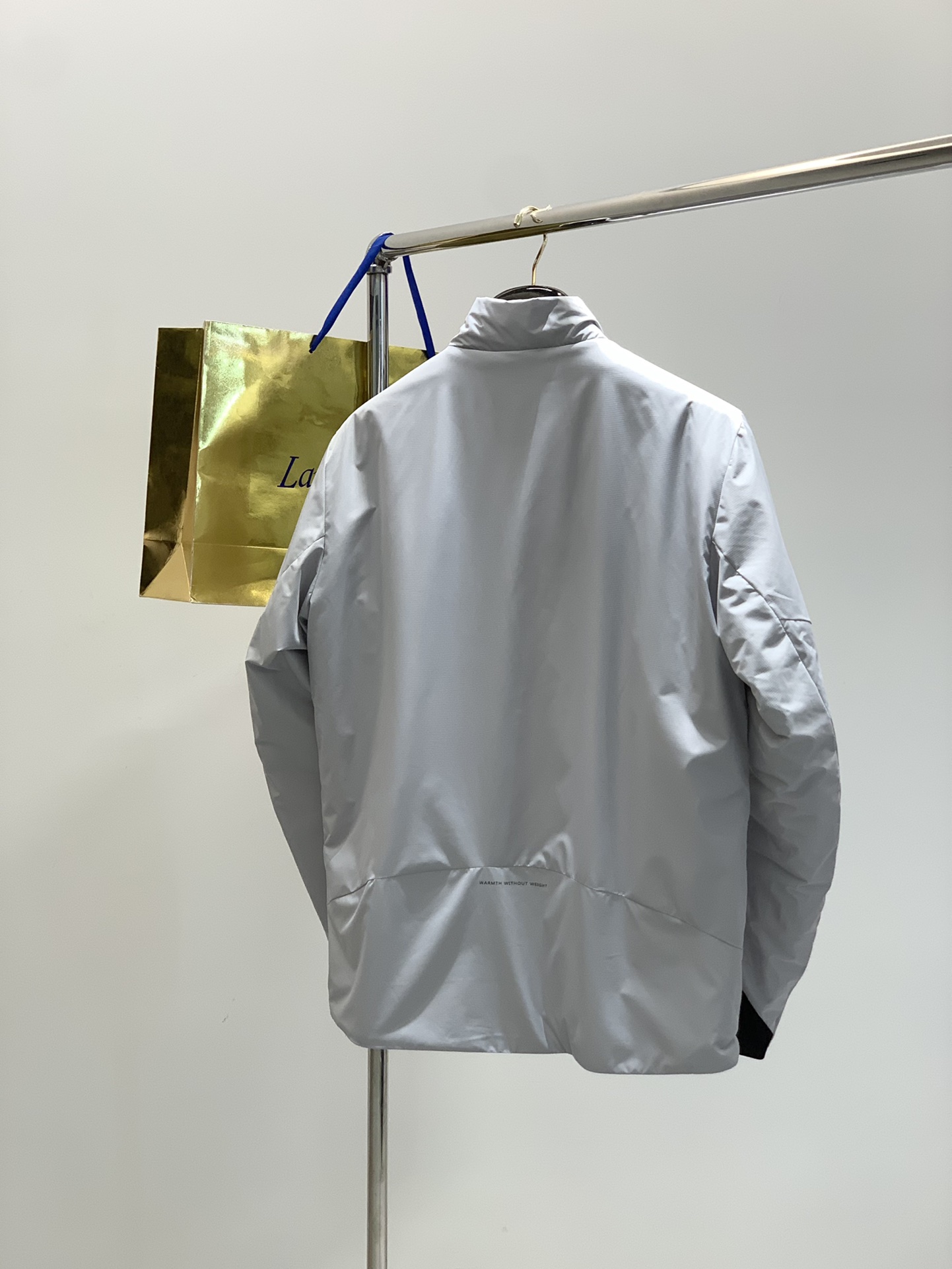 ，KAILAS 凯乐石，2025冬季新款，时尚休闲➕薄棉连帽外套，专柜同步有售，原单狠货，顶级印花工艺字