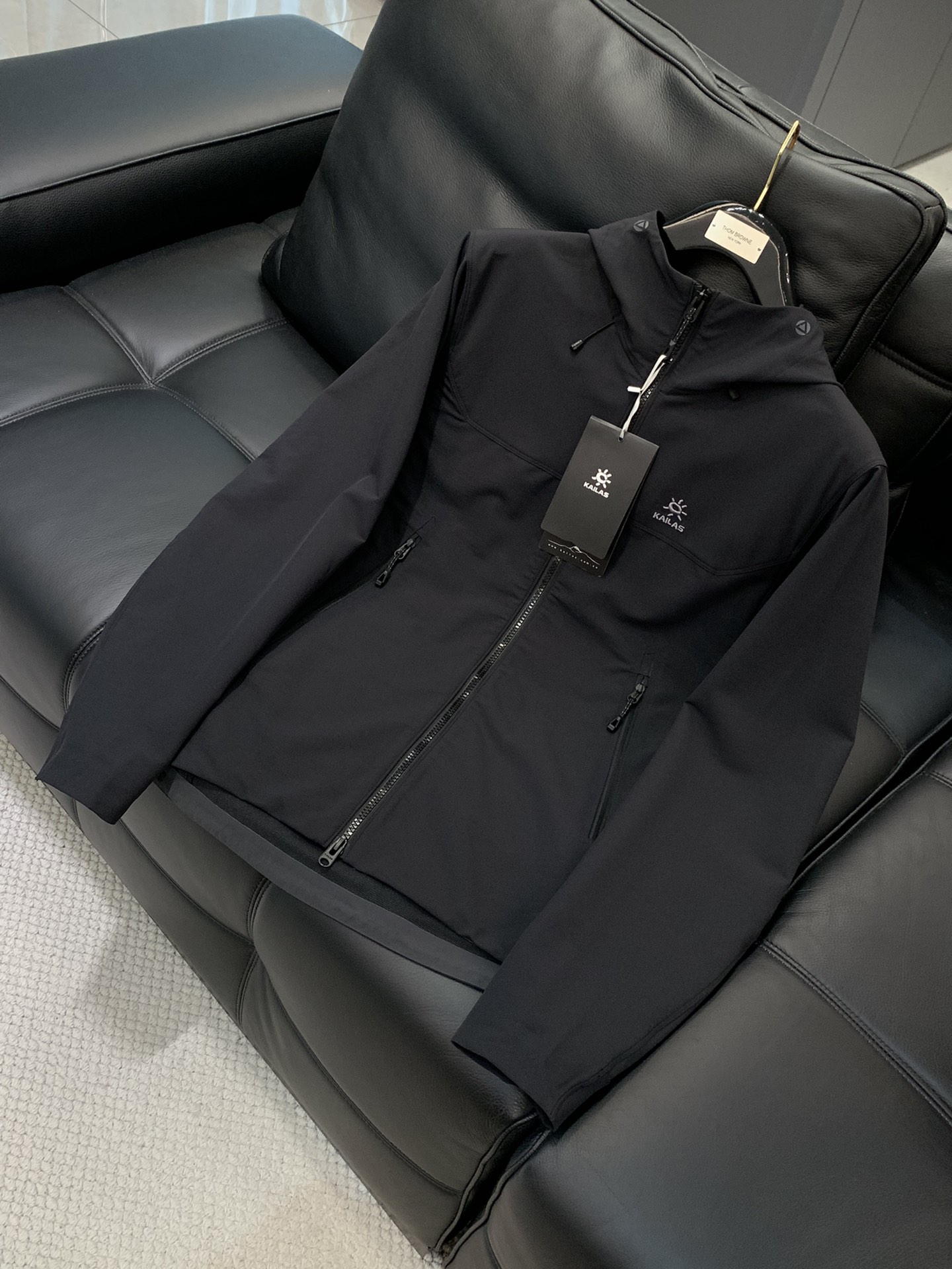 ，KAILAS 凯乐石，2025秋季季新款，时尚休闲连帽外套，专柜同步有售，原单狠货，顶级刺绣🪡工艺字母