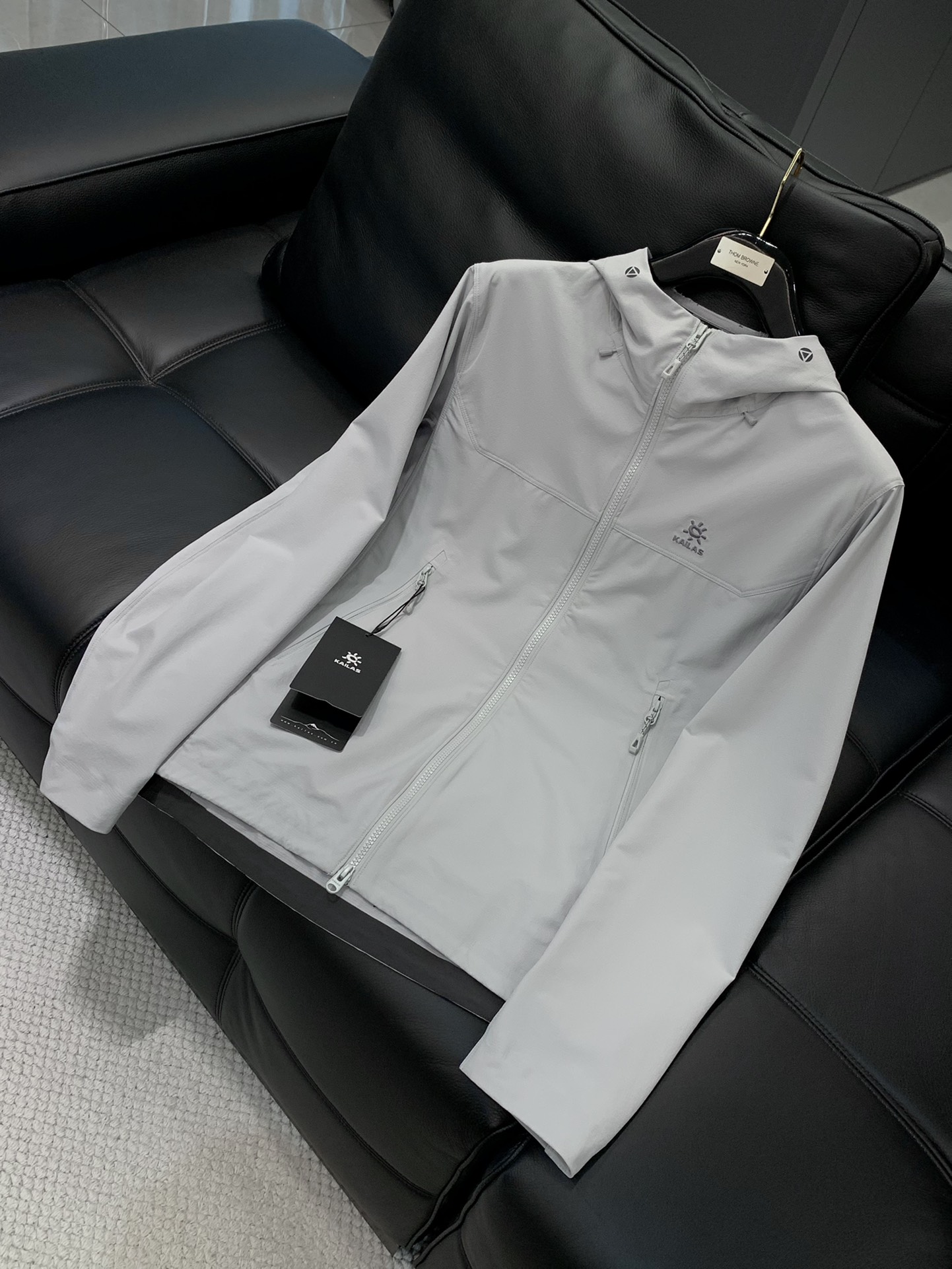 ，KAILAS 凯乐石，2025秋季季新款，时尚休闲连帽外套，专柜同步有售，原单狠货，顶级刺绣🪡工艺字母