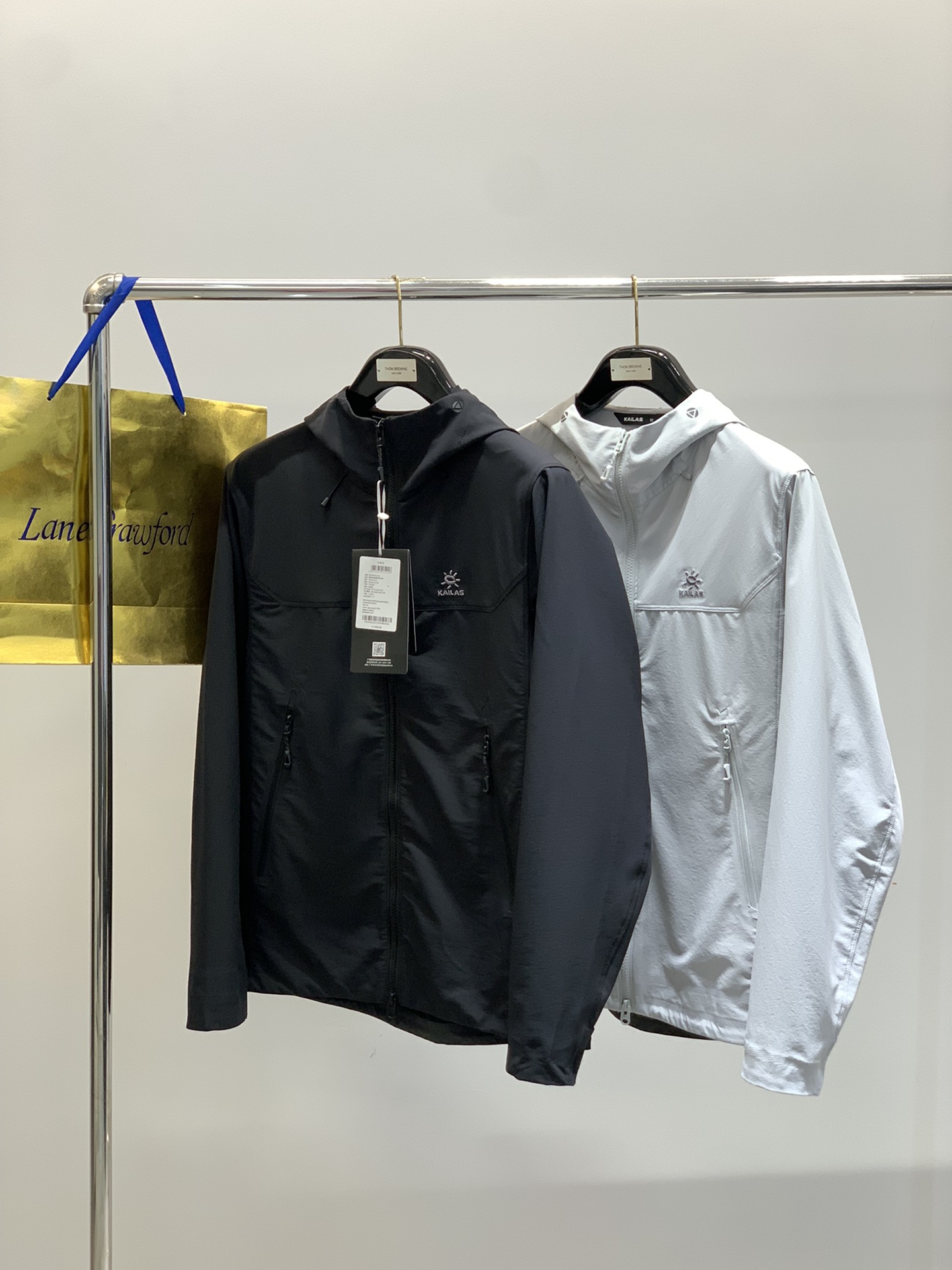 ，KAILAS 凯乐石，2025秋季季新款，时尚休闲连帽外套，专柜同步有售，原单狠货，顶级刺绣🪡工艺字母