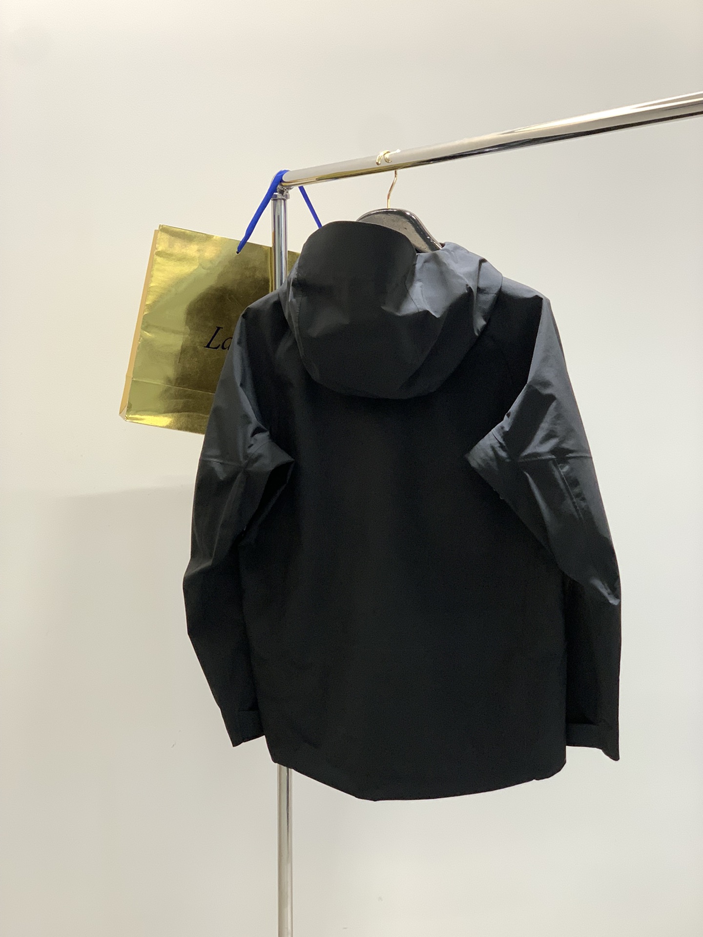 ，KAILAS 凯乐石，2025秋冬季新款，时尚休闲连帽冲锋衣外套，专柜同步有售，原单狠货，顶级刺绣🪡工