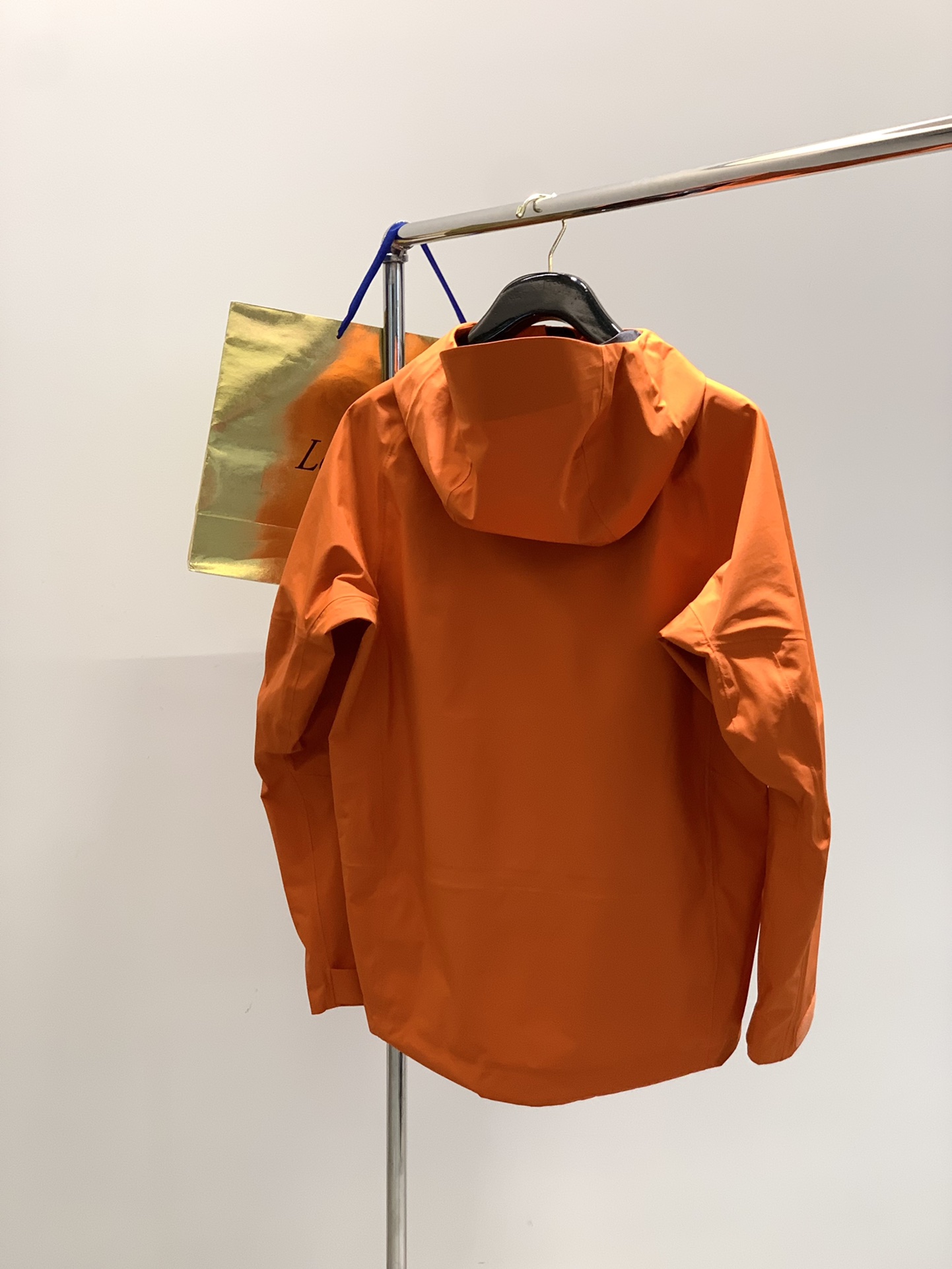 ，KAILAS 凯乐石，2025秋冬季新款，时尚休闲连帽冲锋衣外套，专柜同步有售，原单狠货，顶级刺绣🪡工