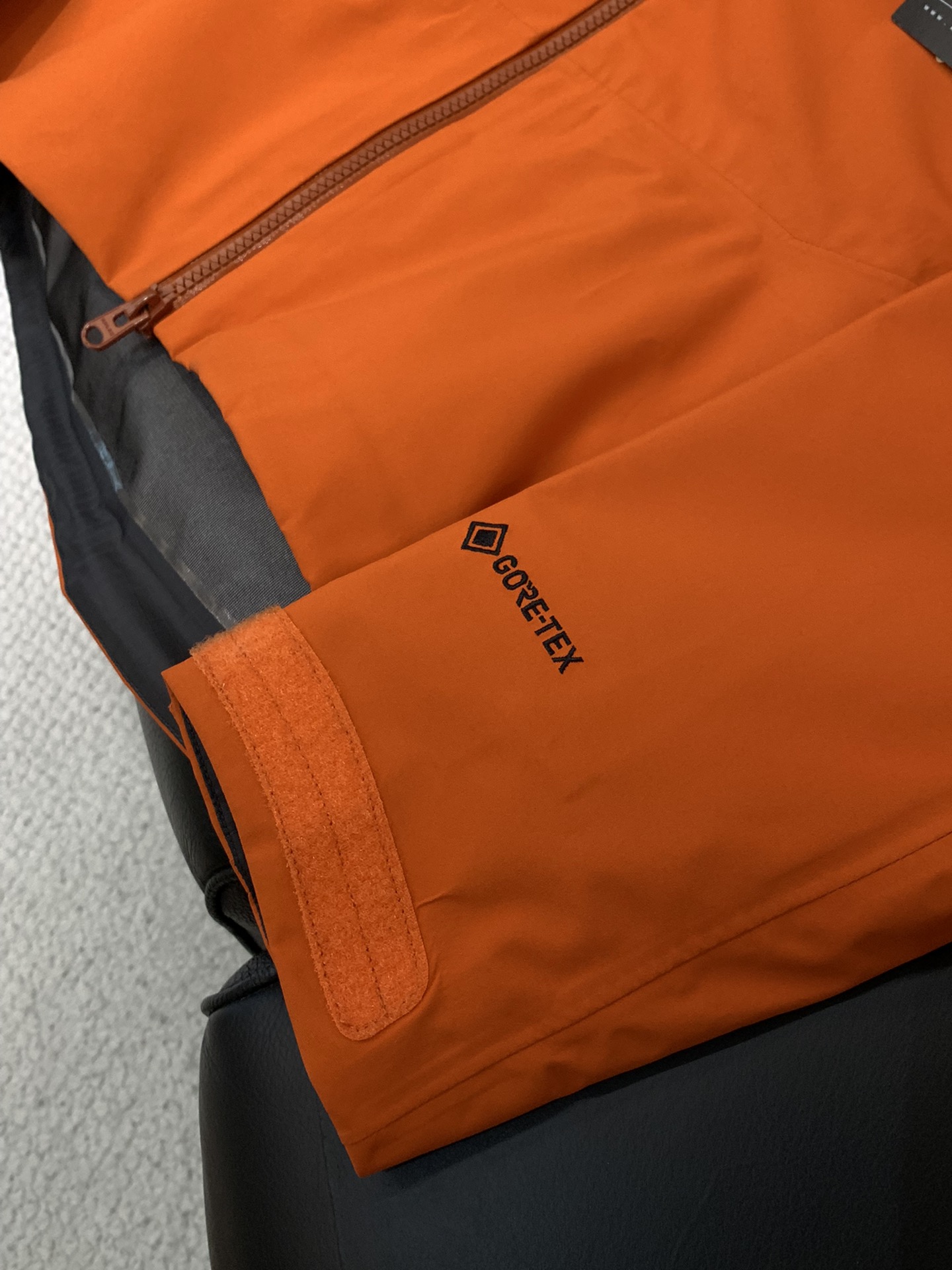 ，KAILAS 凯乐石，2025秋冬季新款，时尚休闲连帽冲锋衣外套，专柜同步有售，原单狠货，顶级刺绣🪡工