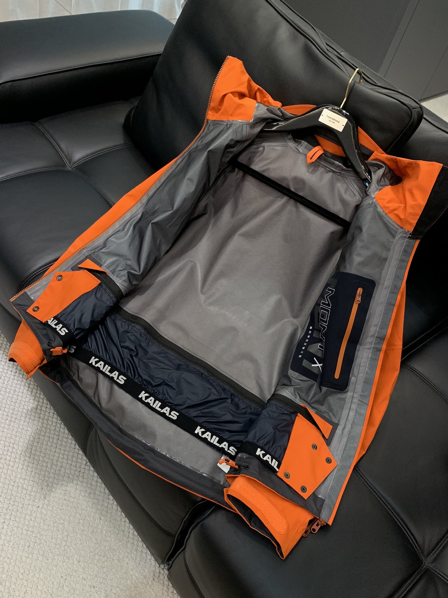 ，KAILAS 凯乐石，2025秋冬季新款，时尚休闲连帽冲锋衣外套，专柜同步有售，原单狠货，顶级刺绣🪡工