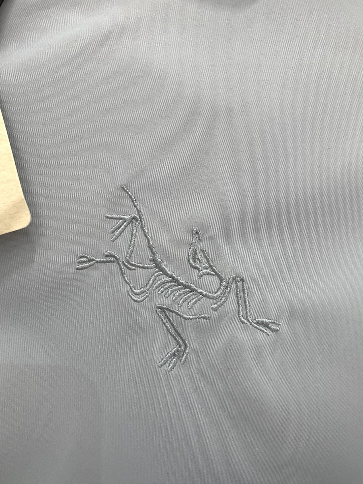 ，ARCTERYX 始祖鸟，2025秋季AW新品，时尚休闲连帽外套，专柜同步有售，原单狠货，进口原版面料