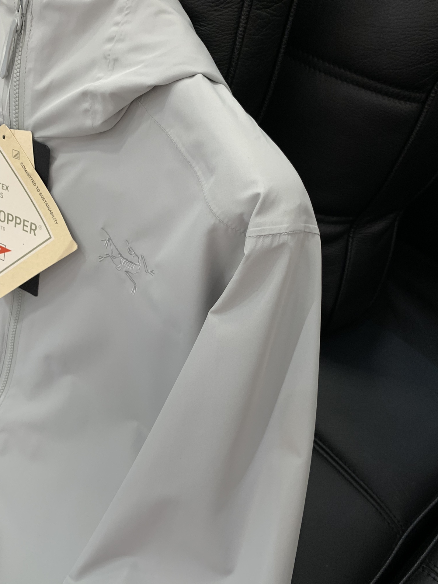 ，ARCTERYX 始祖鸟，2025秋季AW新品，时尚休闲连帽外套，专柜同步有售，原单狠货，进口原版面料