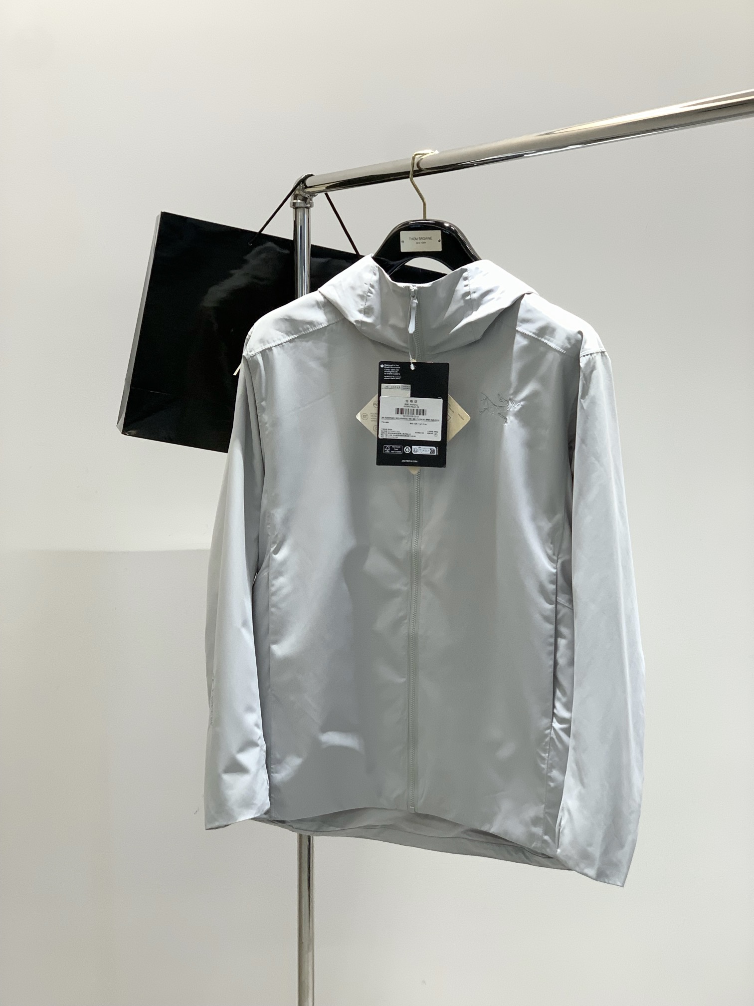 ，ARCTERYX 始祖鸟，2025秋季AW新品，时尚休闲连帽外套，专柜同步有售，原单狠货，进口原版面料