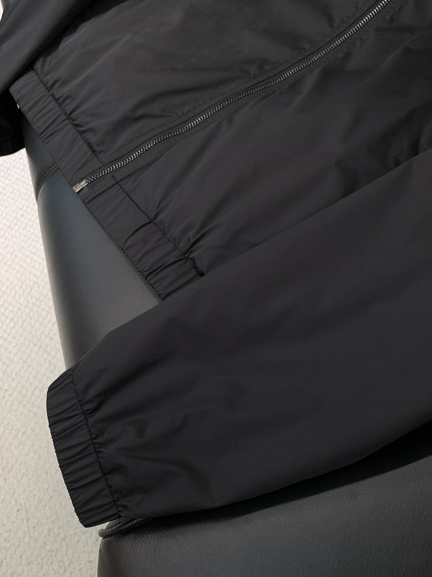 ，杰尼亚双面穿立领夹克 
材质 尼龙
尺码48-56 
尺码表
48胸围106肩宽45衣长66袖长62
