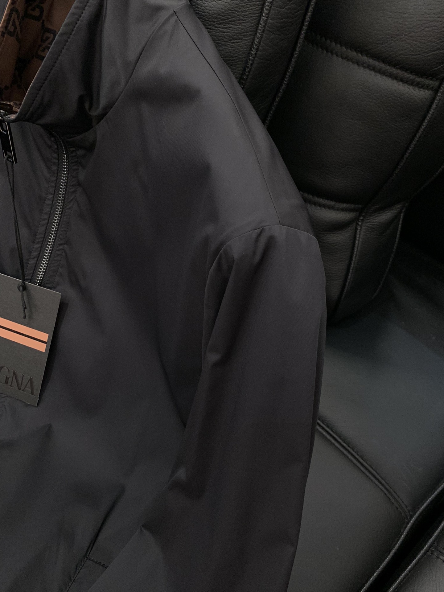 ，杰尼亚双面穿立领夹克 
材质 尼龙
尺码48-56 
尺码表
48胸围106肩宽45衣长66袖长62
