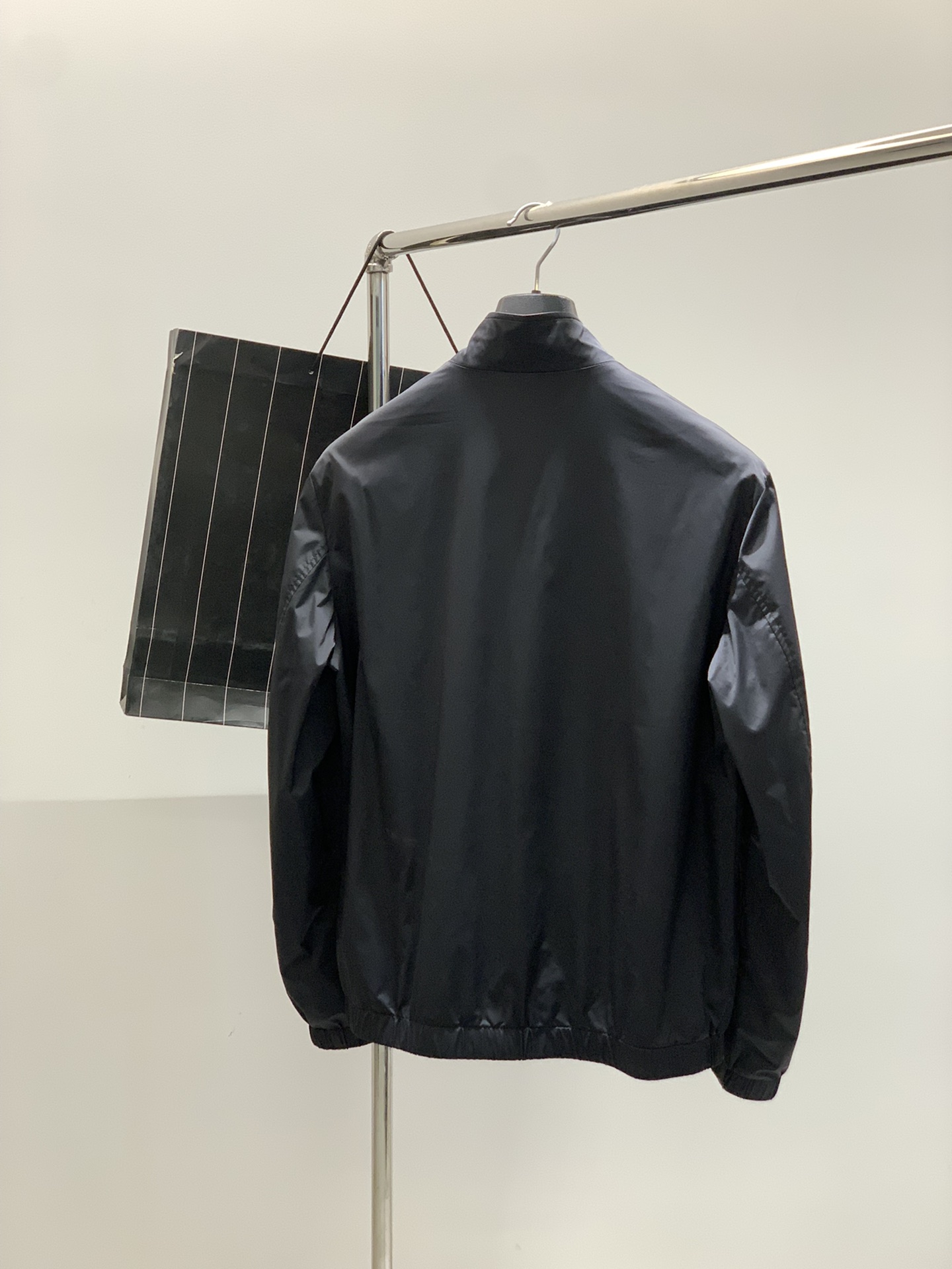 ，杰尼亚双面穿立领夹克 
材质 尼龙
尺码48-56 
尺码表
48胸围106肩宽45衣长66袖长62
