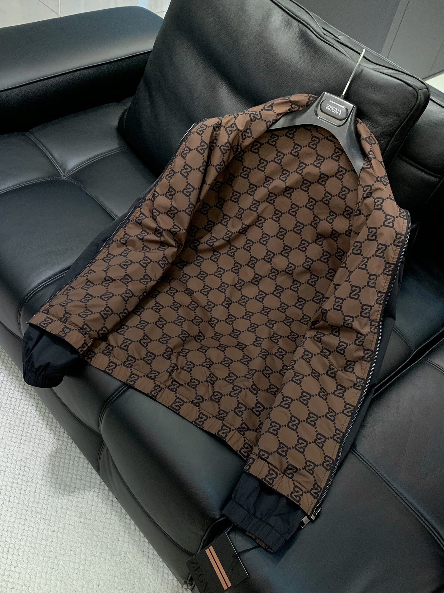 ，杰尼亚双面穿立领夹克 
材质 尼龙
尺码48-56 
尺码表
48胸围106肩宽45衣长66袖长62
