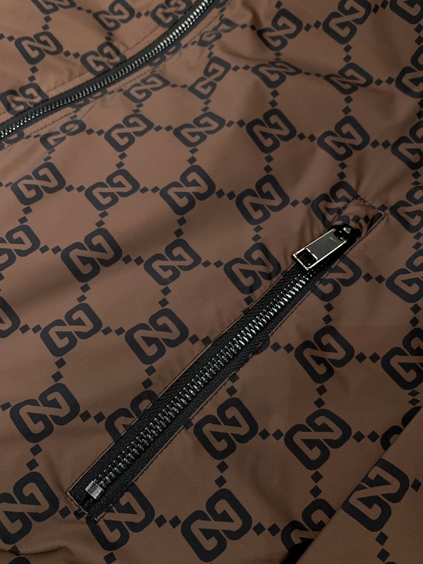 ，杰尼亚双面穿立领夹克 
材质 尼龙
尺码48-56 
尺码表
48胸围106肩宽45衣长66袖长62
