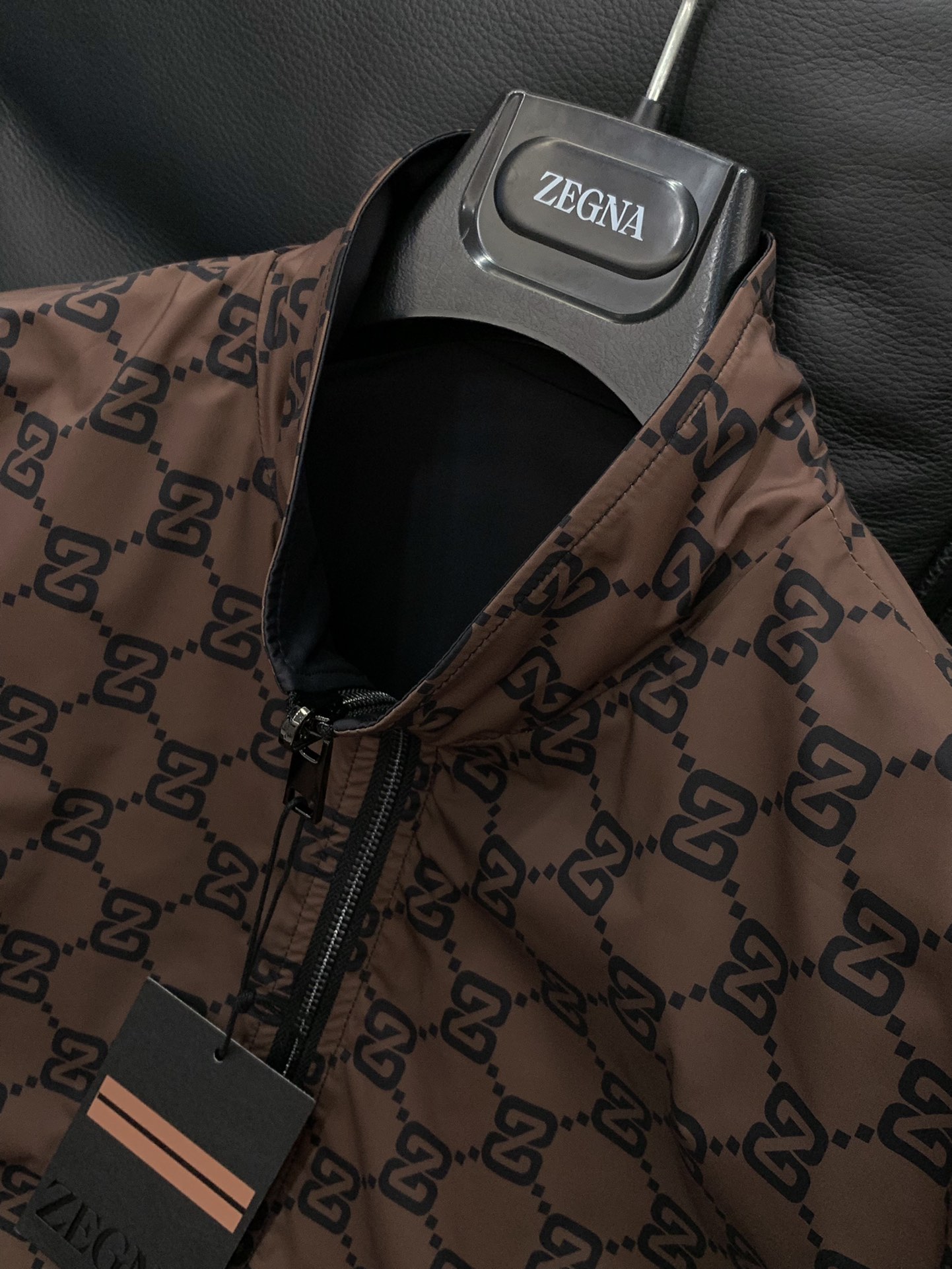 ，杰尼亚双面穿立领夹克 
材质 尼龙
尺码48-56 
尺码表
48胸围106肩宽45衣长66袖长62
