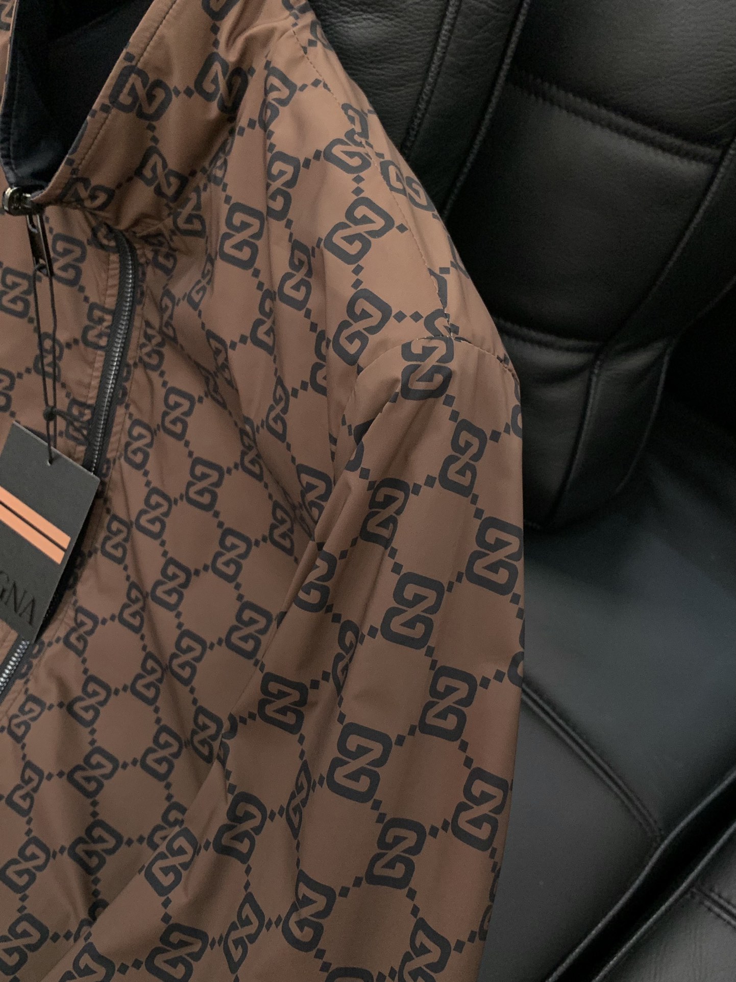 ，杰尼亚双面穿立领夹克 
材质 尼龙
尺码48-56 
尺码表
48胸围106肩宽45衣长66袖长62
