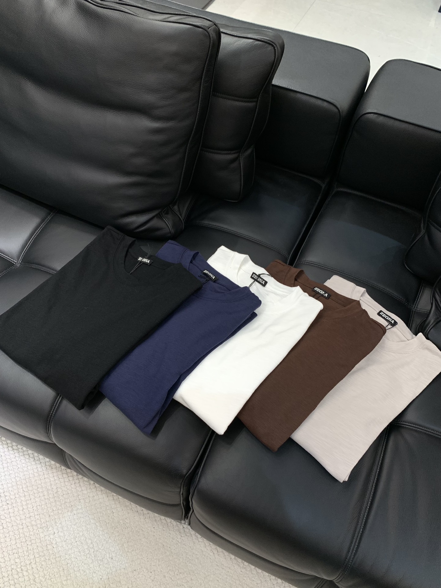 ，杰力亚 新款薄款长袖 
面料成分65%聚酯纤维 35%棉
尺码M-3XL 
尺码表
      衣长	