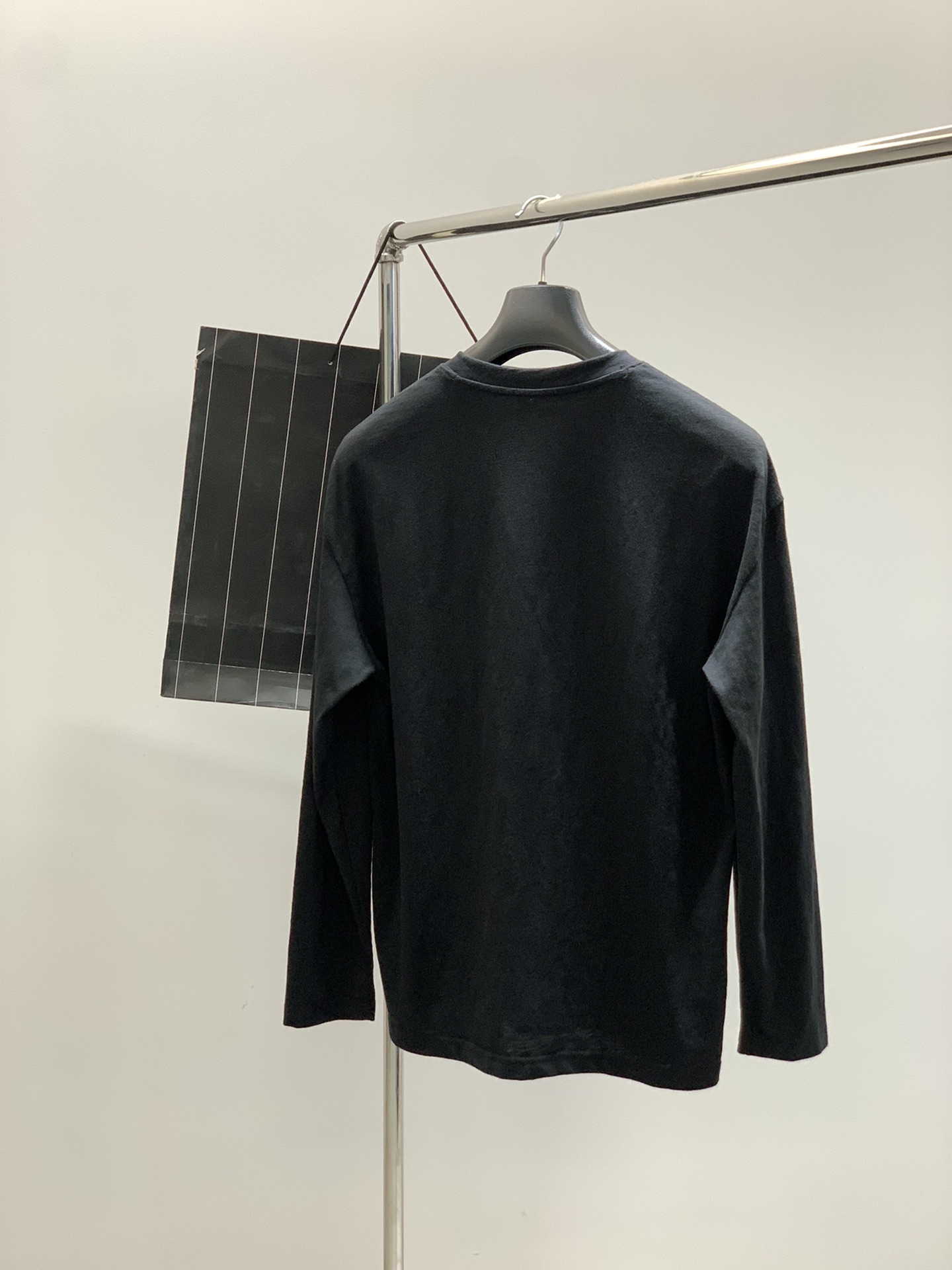 ，杰力亚 新款薄款长袖 
面料成分65%聚酯纤维 35%棉
尺码M-3XL 
尺码表
      衣长	