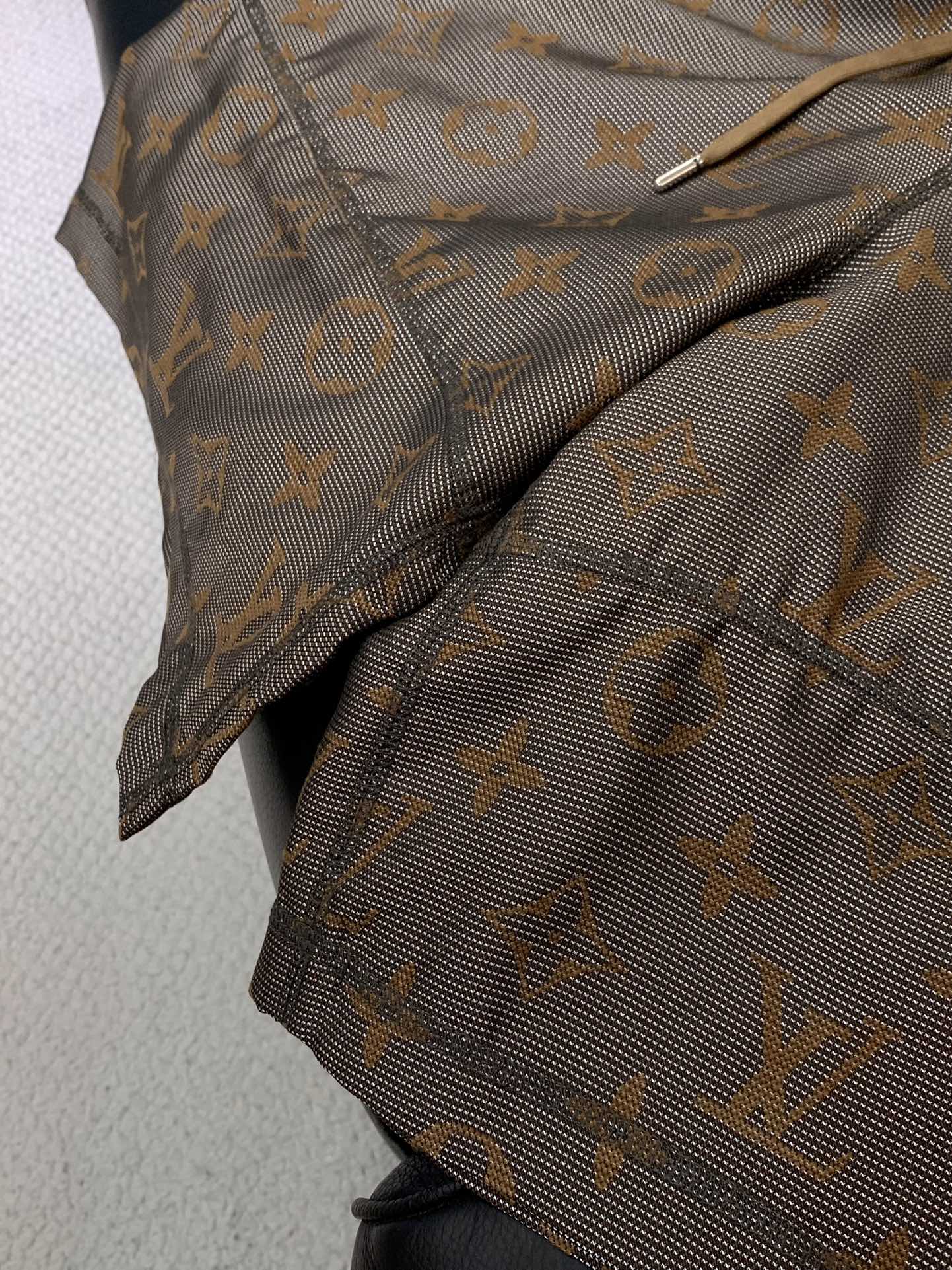 ，LV 棕色老花定织提花短裤
 渠道臻品,绝迹款!!高级感一眼炸裂,超级好看的复古系列.老花经典的棕色配