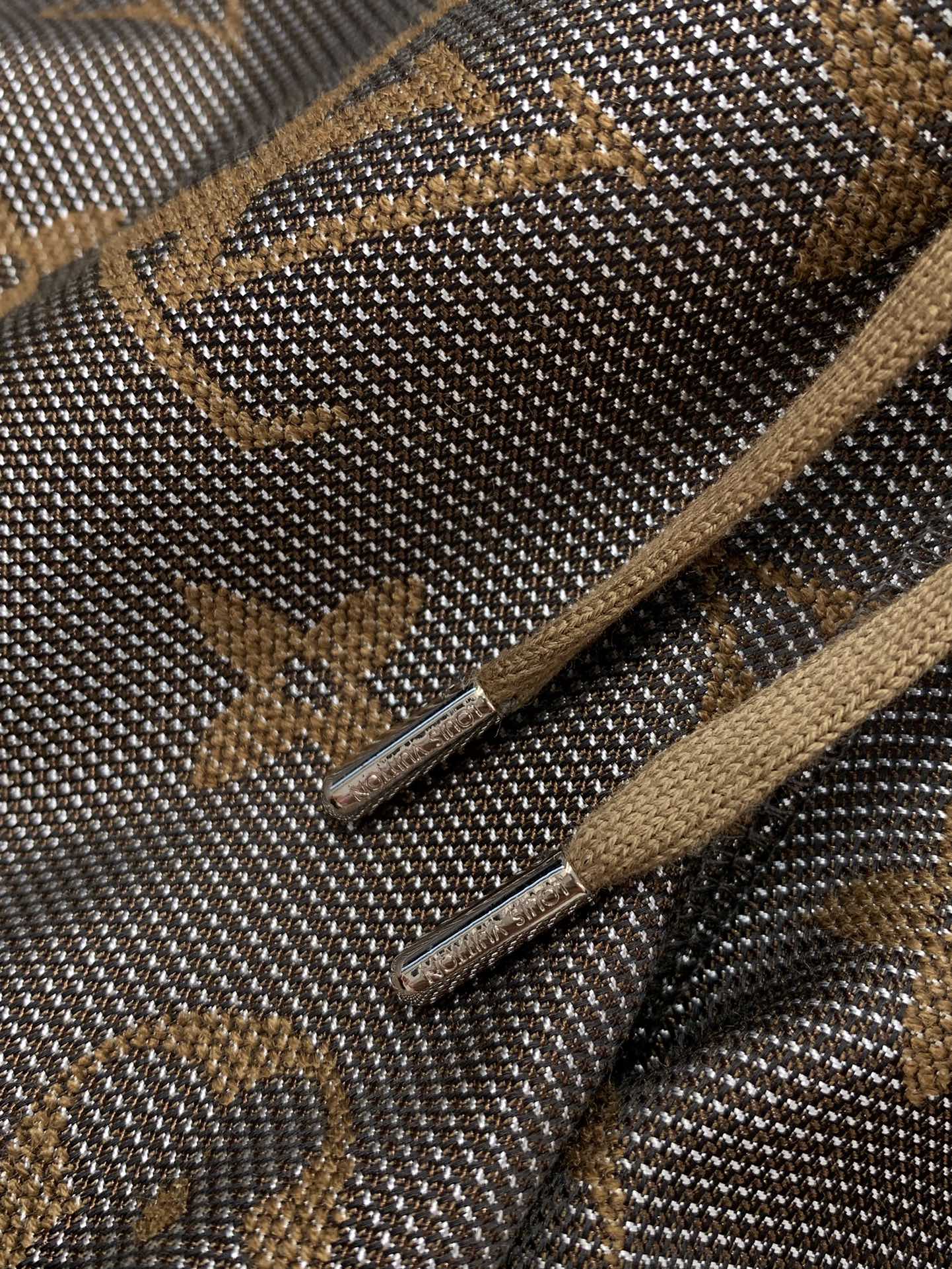 ，LV 棕色老花定织提花短裤
 渠道臻品,绝迹款!!高级感一眼炸裂,超级好看的复古系列.老花经典的棕色配