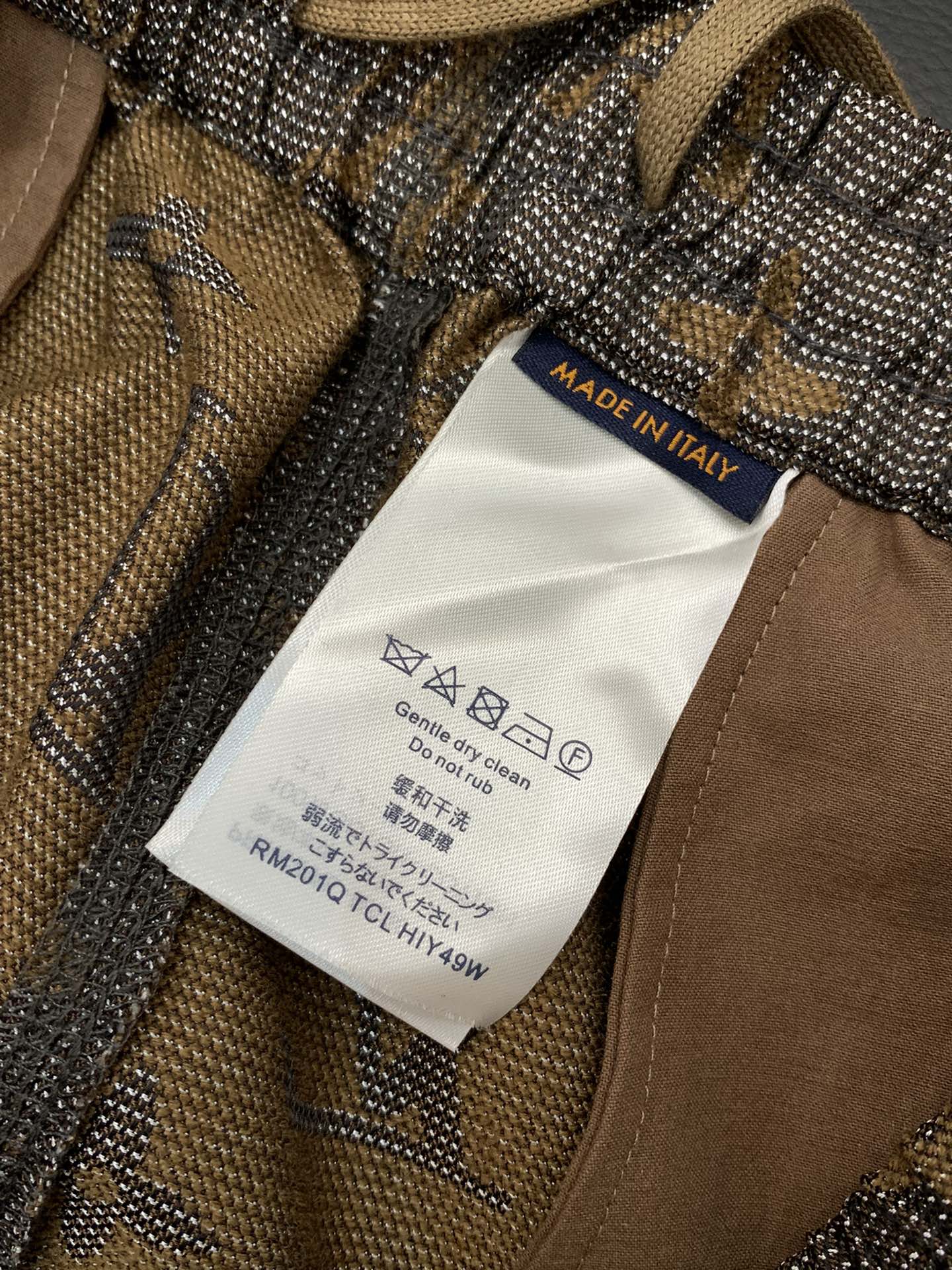 ，LV 棕色老花定织提花短裤
 渠道臻品,绝迹款!!高级感一眼炸裂,超级好看的复古系列.老花经典的棕色配