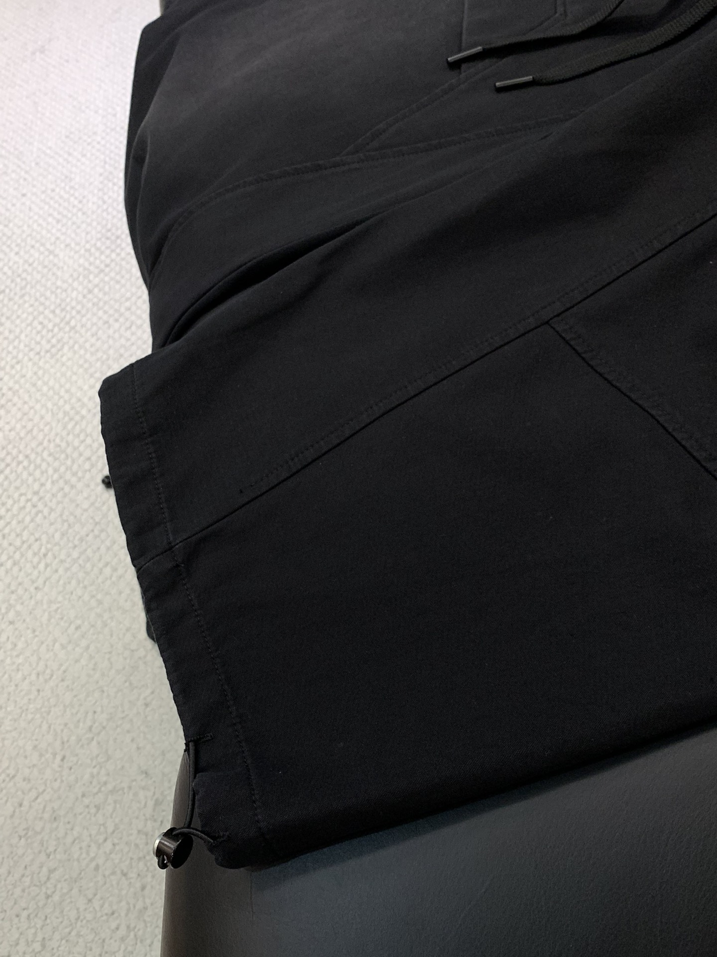 ，Balenciaga 巴黎世家，2025秋季最新品，专柜同步有售，原单狠货，时尚休闲裤，进口原版水洗弹