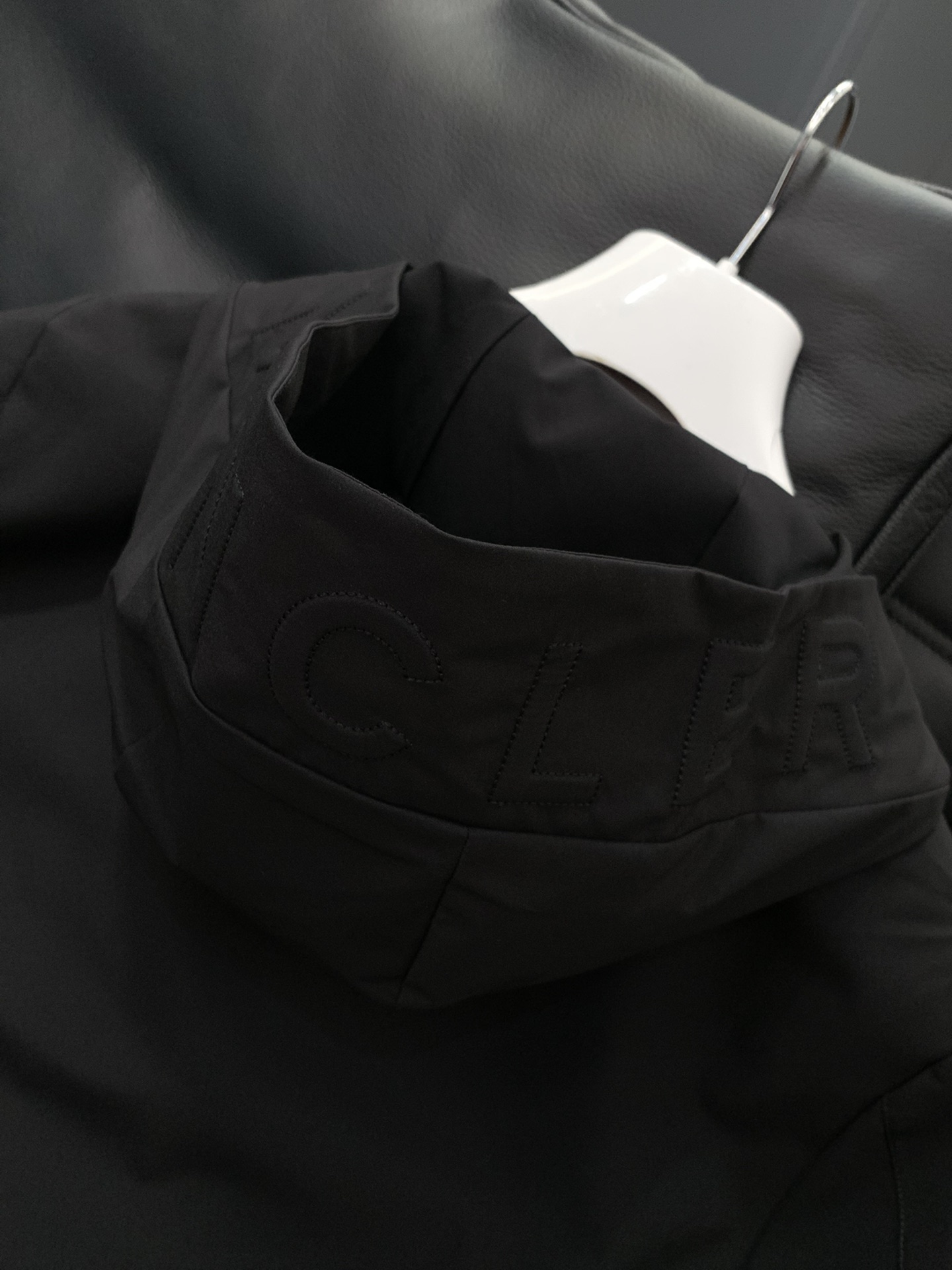 ，Moncler 蒙口，2025秋季最新品，专柜同步有售，原单狠货，时尚休闲连帽外套，上身舒适！吸睛而有