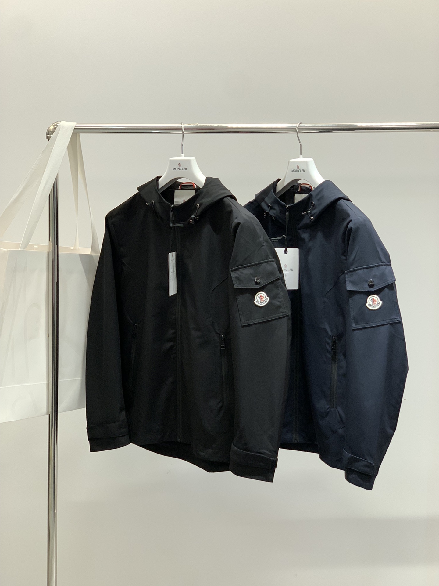 ，Moncler 蒙口，2025秋季最新品，专柜同步有售，原单狠货，时尚休闲连帽外套，上身舒适！吸睛而有