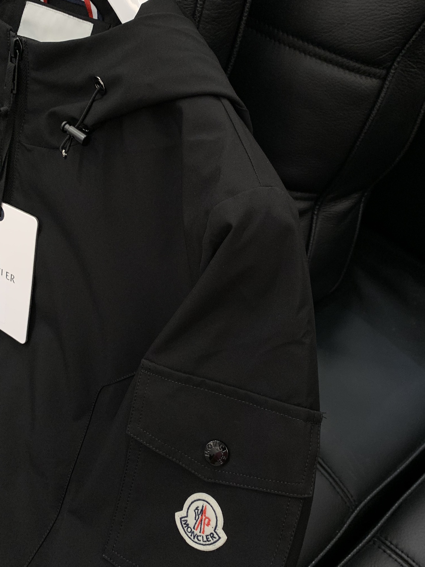 ，Moncler 蒙口，2025秋季最新品，专柜同步有售，原单狠货，时尚休闲连帽外套，上身舒适！吸睛而有