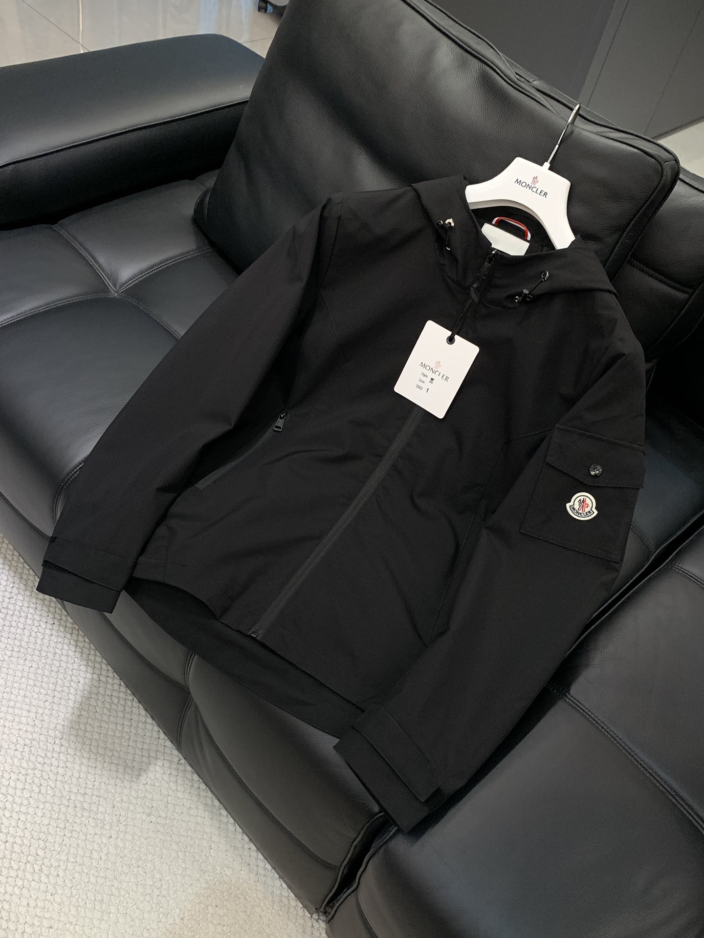 ，Moncler 蒙口，2025秋季最新品，专柜同步有售，原单狠货，时尚休闲连帽外套，上身舒适！吸睛而有