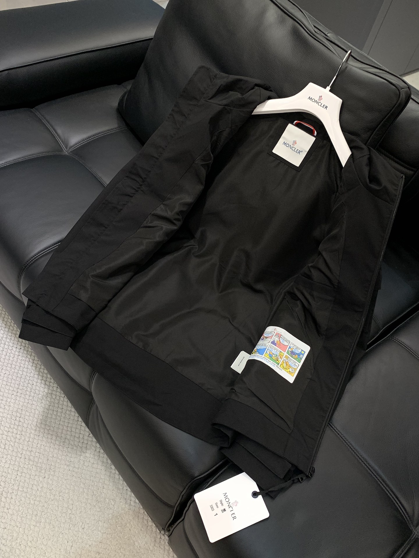 ，Moncler 蒙口，2025秋季最新品，专柜同步有售，原单狠货，时尚休闲连帽外套，上身舒适！吸睛而有