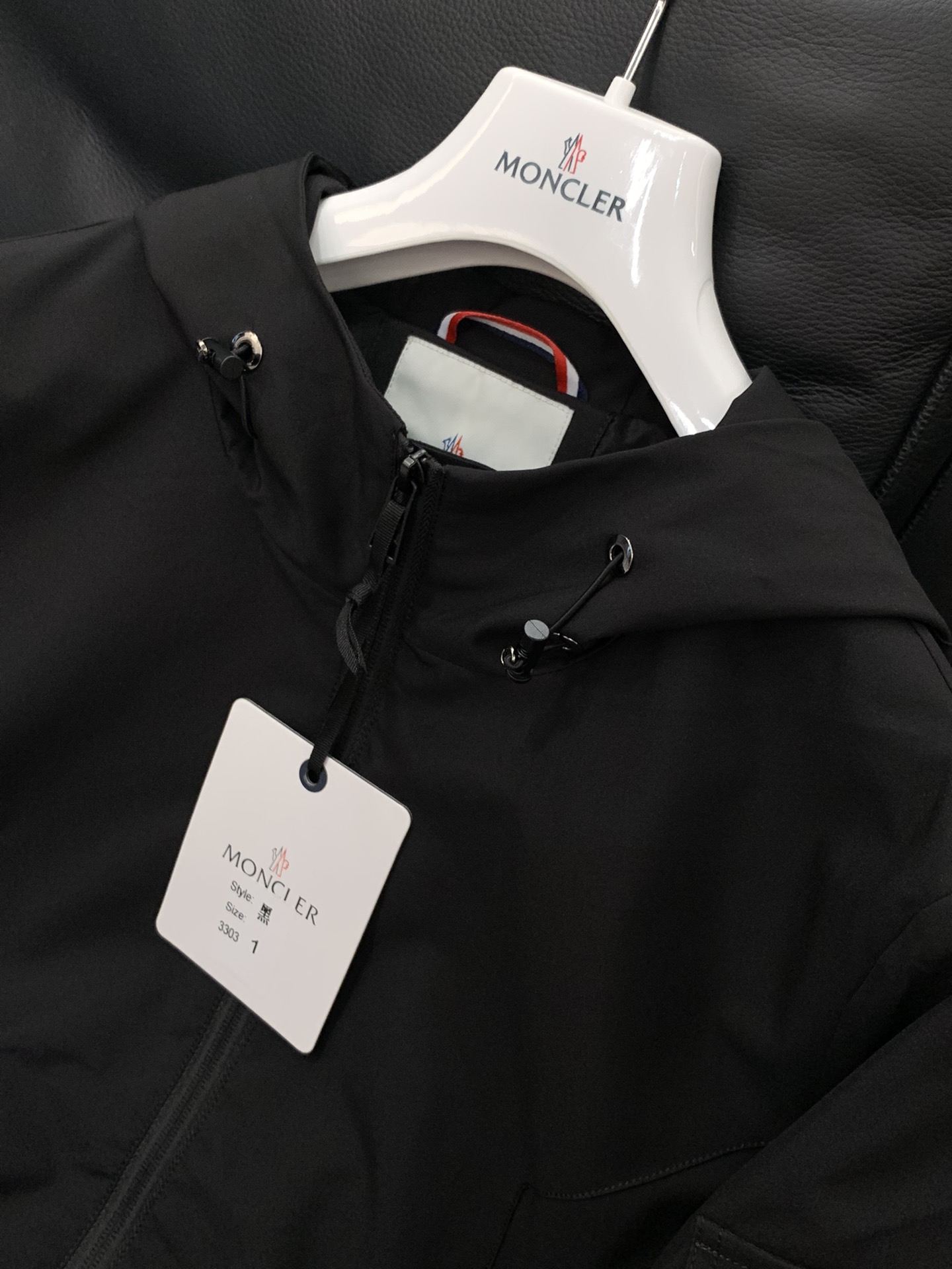 ，Moncler 蒙口，2025秋季最新品，专柜同步有售，原单狠货，时尚休闲连帽外套，上身舒适！吸睛而有