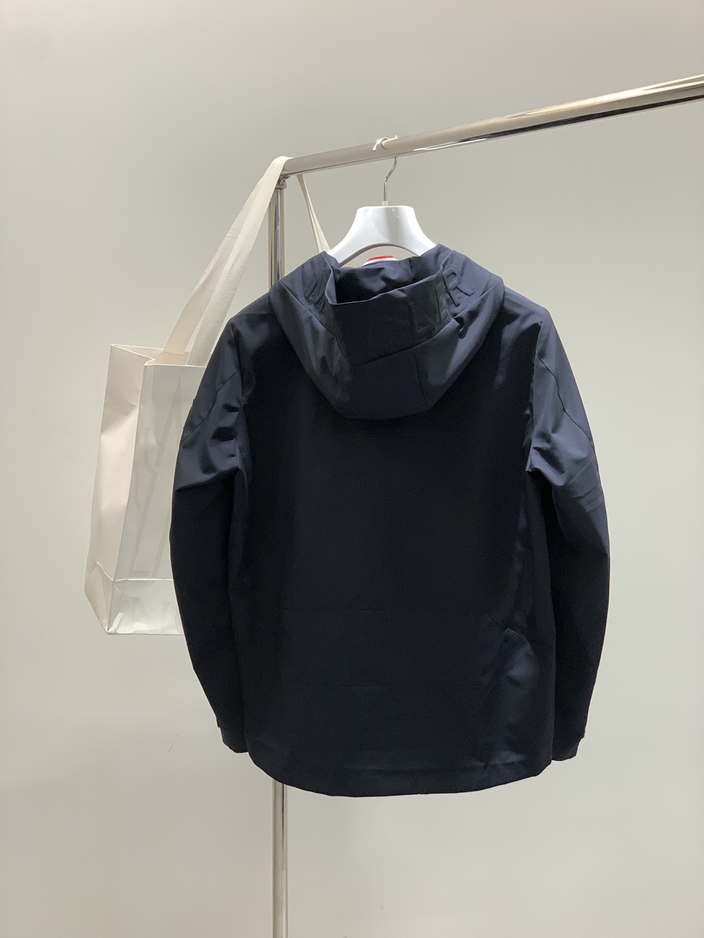 ，Moncler 蒙口，2025秋季最新品，专柜同步有售，原单狠货，时尚休闲连帽外套，上身舒适！吸睛而有