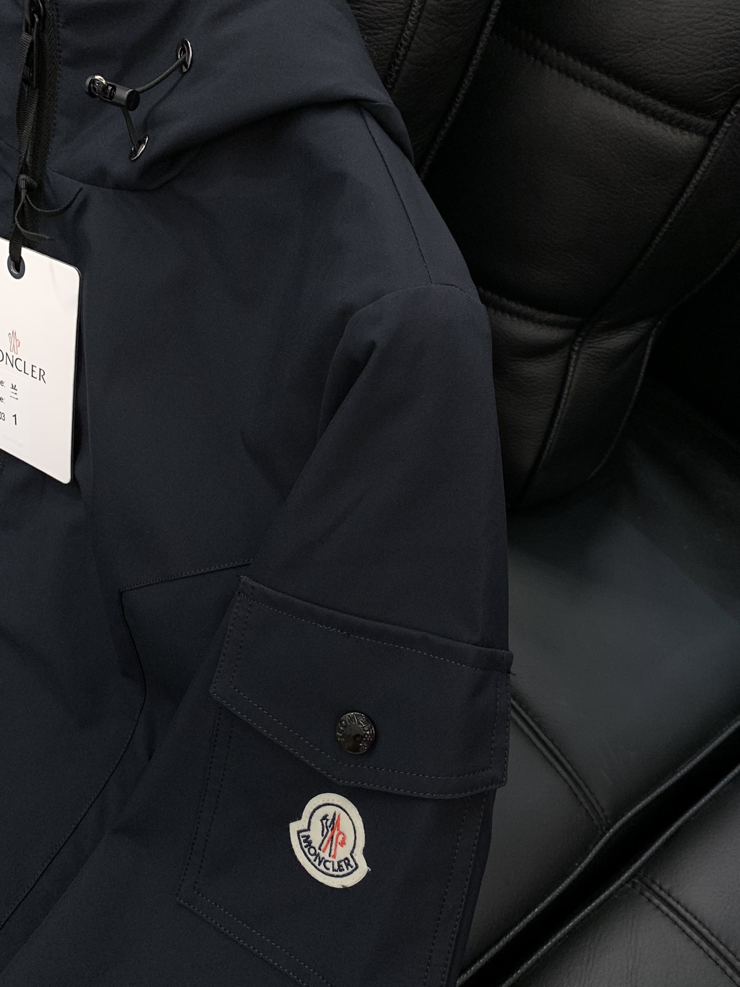 ，Moncler 蒙口，2025秋季最新品，专柜同步有售，原单狠货，时尚休闲连帽外套，上身舒适！吸睛而有