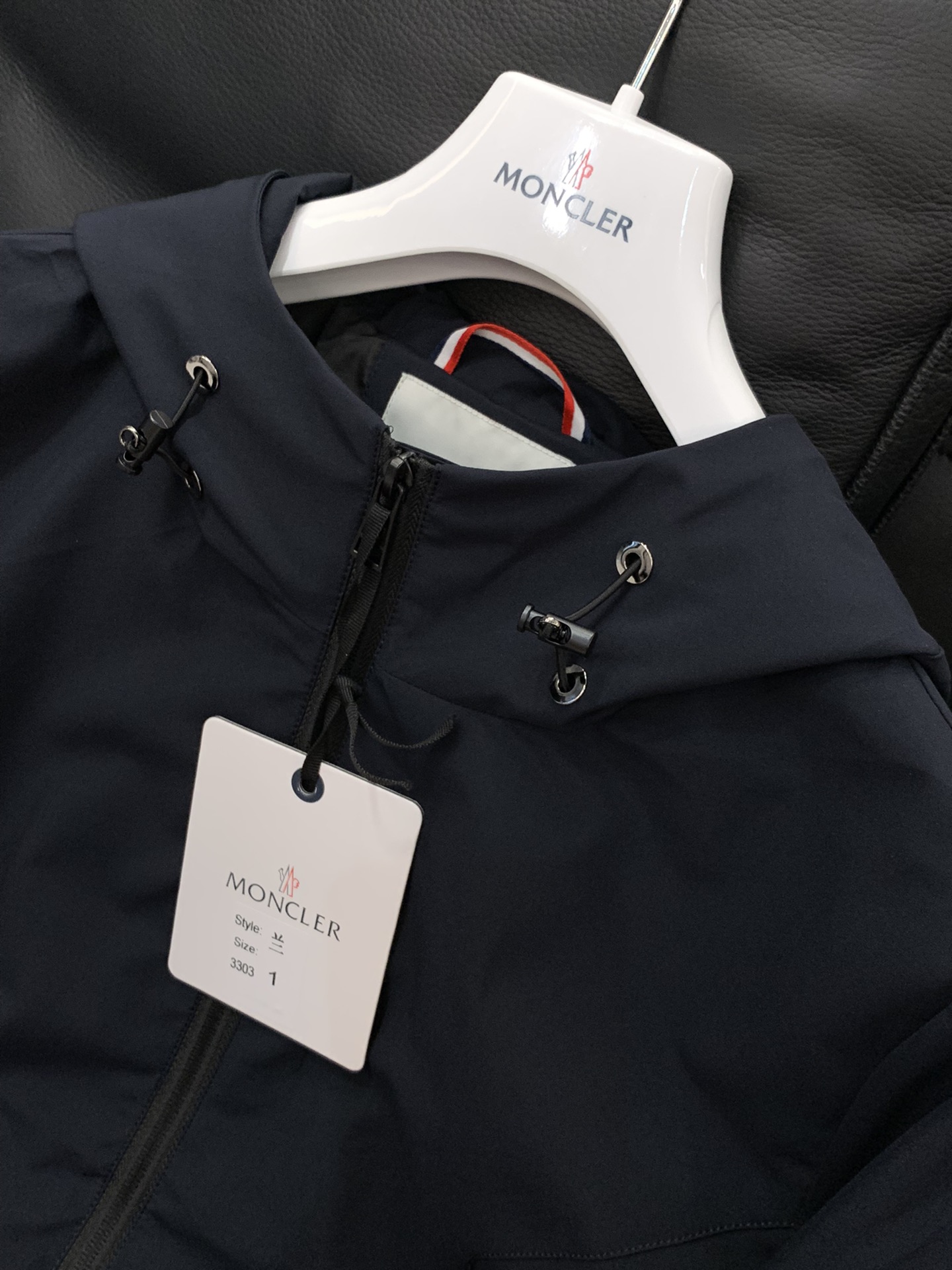 ，Moncler 蒙口，2025秋季最新品，专柜同步有售，原单狠货，时尚休闲连帽外套，上身舒适！吸睛而有