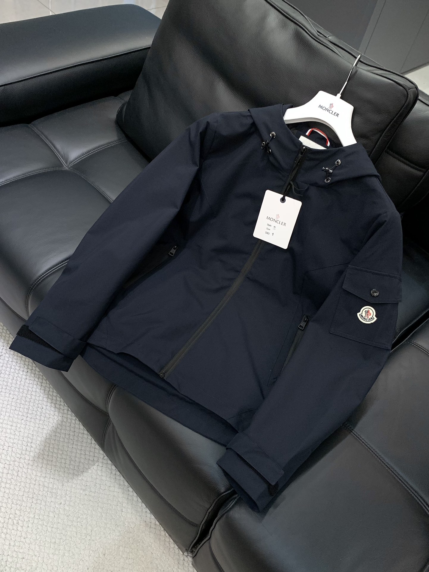 ，Moncler 蒙口，2025秋季最新品，专柜同步有售，原单狠货，时尚休闲连帽外套，上身舒适！吸睛而有