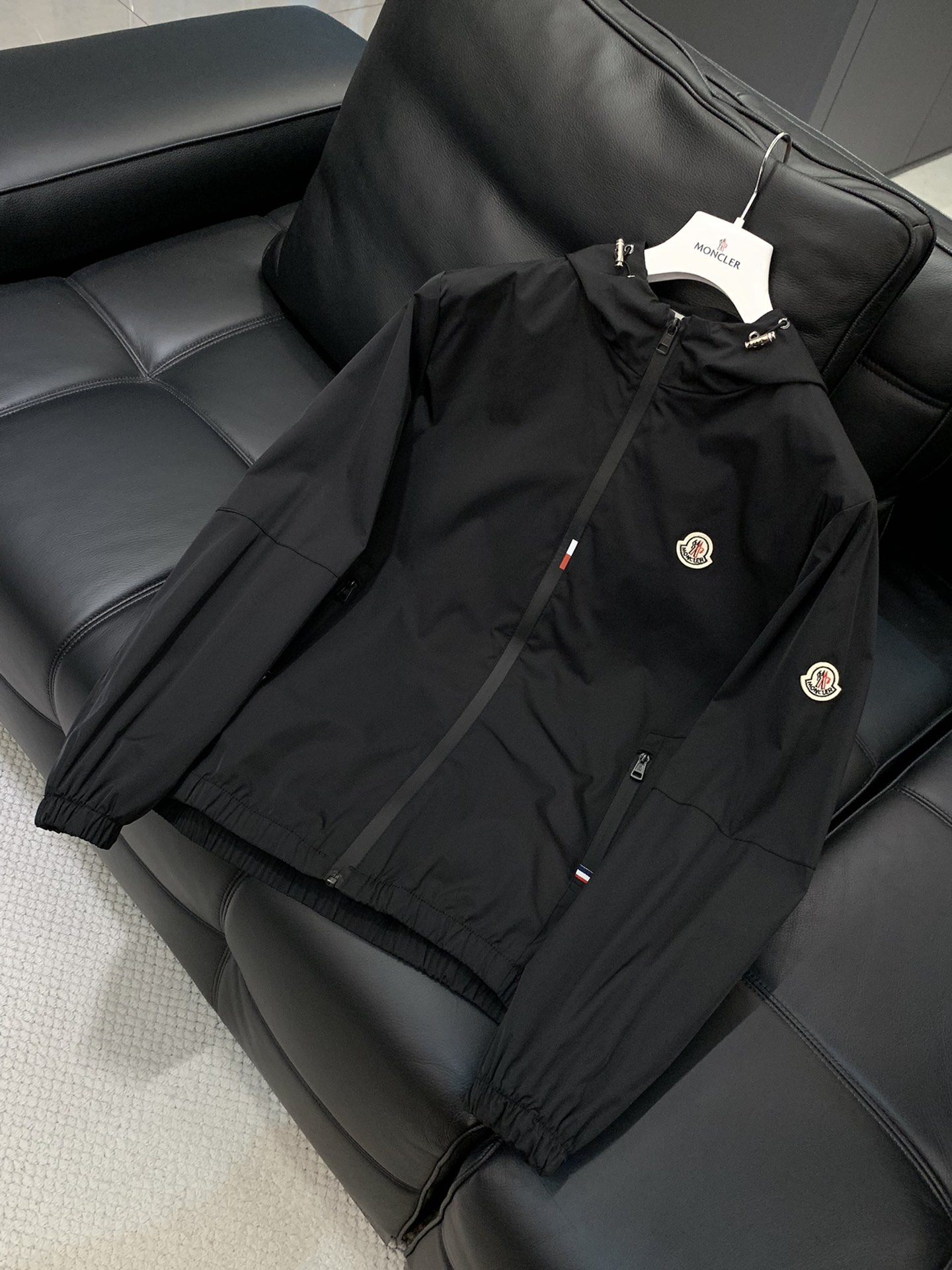 ，Moncler 蒙口，2025秋季最新品，专柜同步有售，原单狠货，时尚休闲连帽外套，上身舒适！吸睛而有