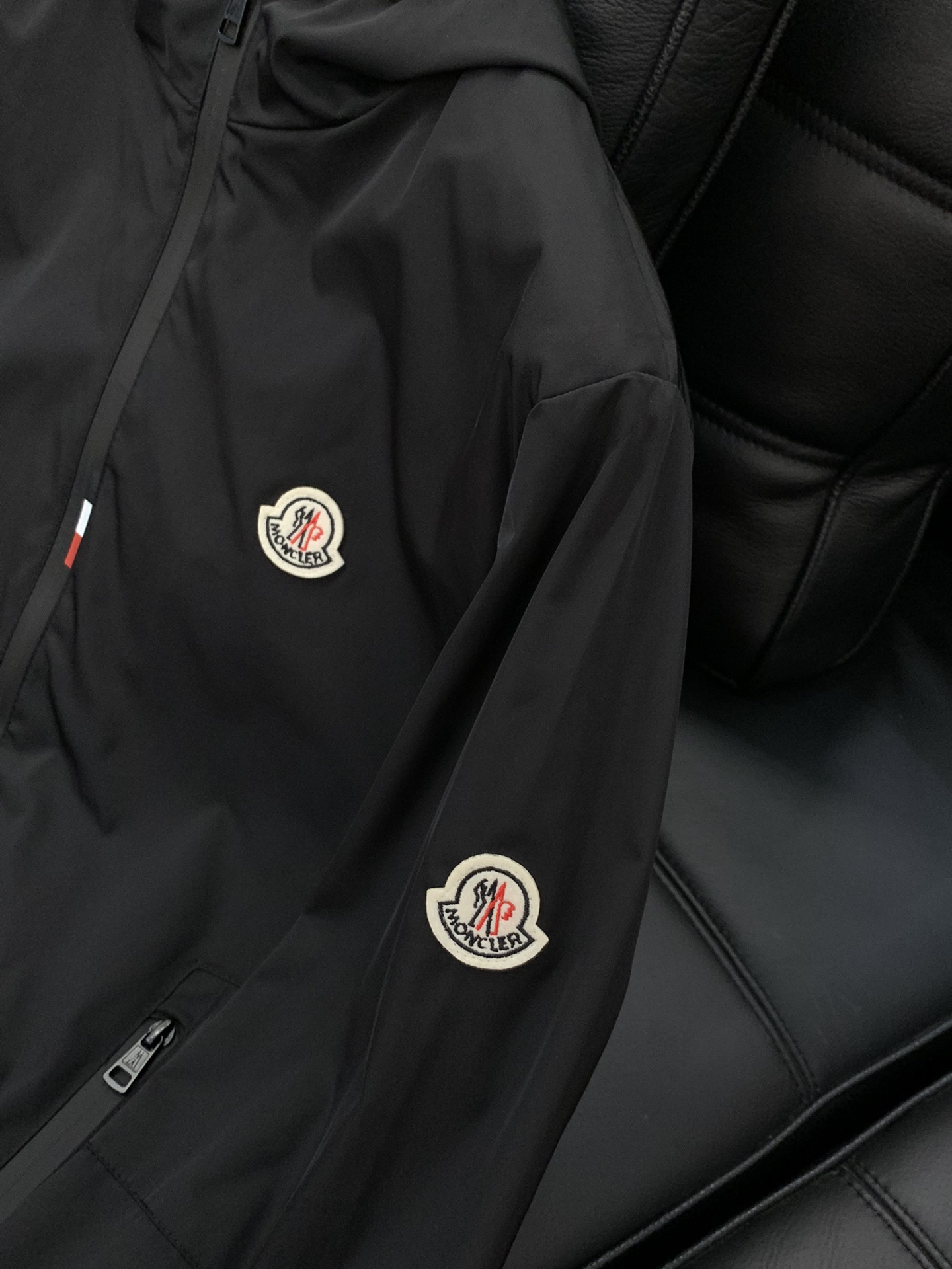 ，Moncler 蒙口，2025秋季最新品，专柜同步有售，原单狠货，时尚休闲连帽外套，上身舒适！吸睛而有