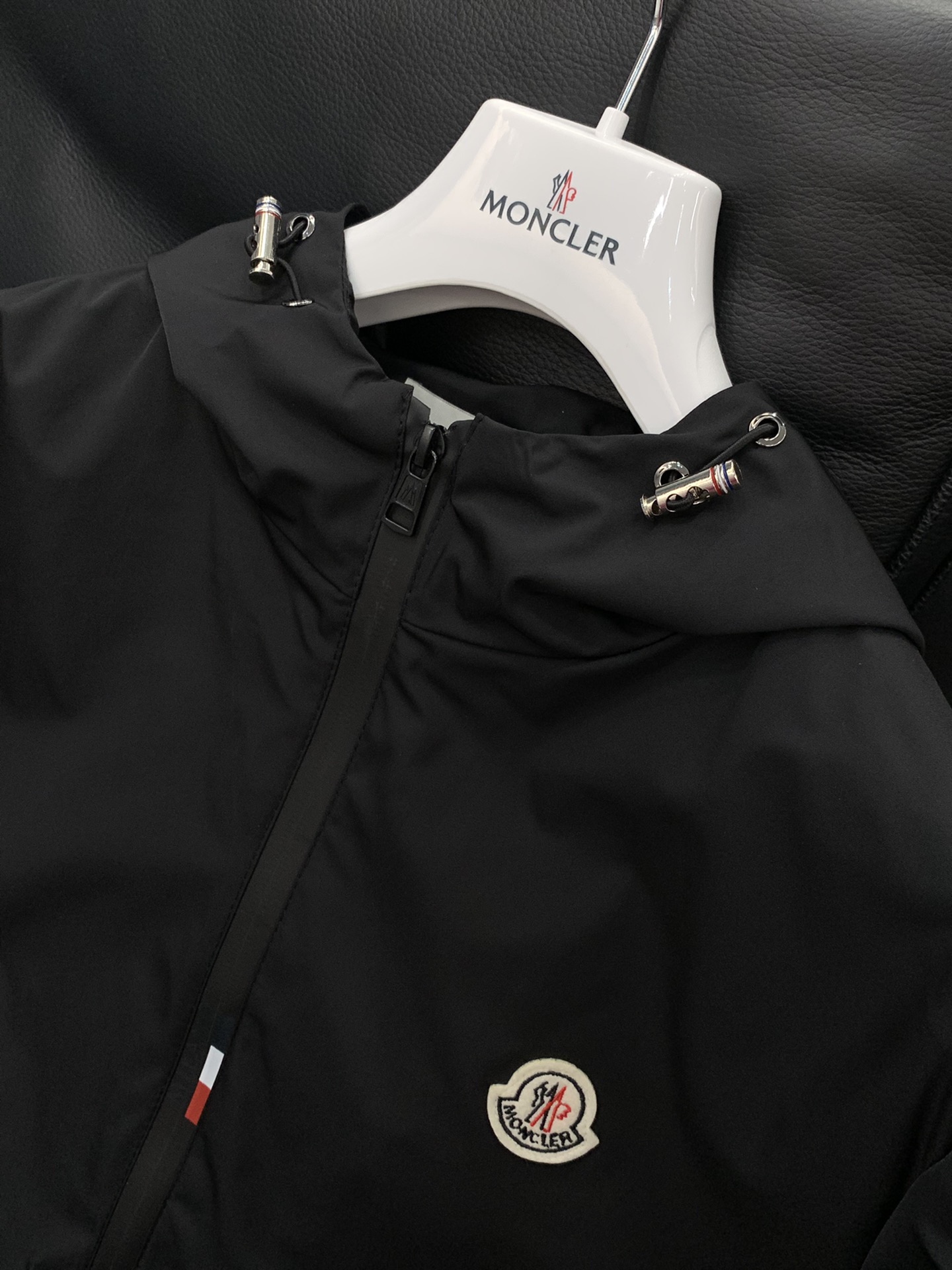 ，Moncler 蒙口，2025秋季最新品，专柜同步有售，原单狠货，时尚休闲连帽外套，上身舒适！吸睛而有