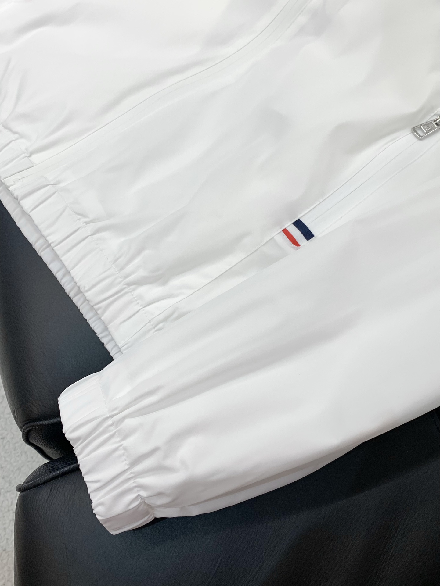 ，Moncler 蒙口，2025秋季最新品，专柜同步有售，原单狠货，时尚休闲连帽外套，上身舒适！吸睛而有