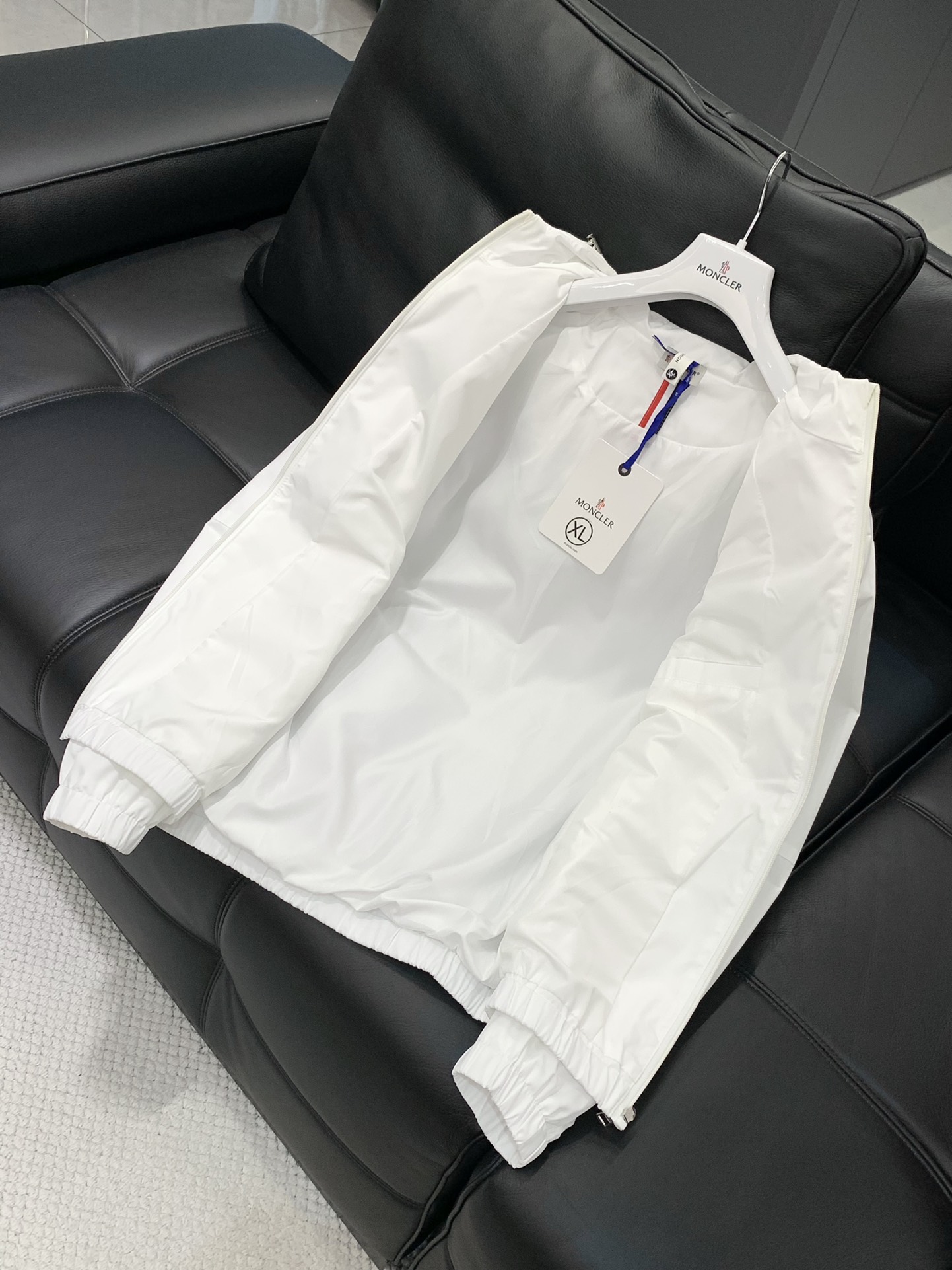 ，Moncler 蒙口，2025秋季最新品，专柜同步有售，原单狠货，时尚休闲连帽外套，上身舒适！吸睛而有