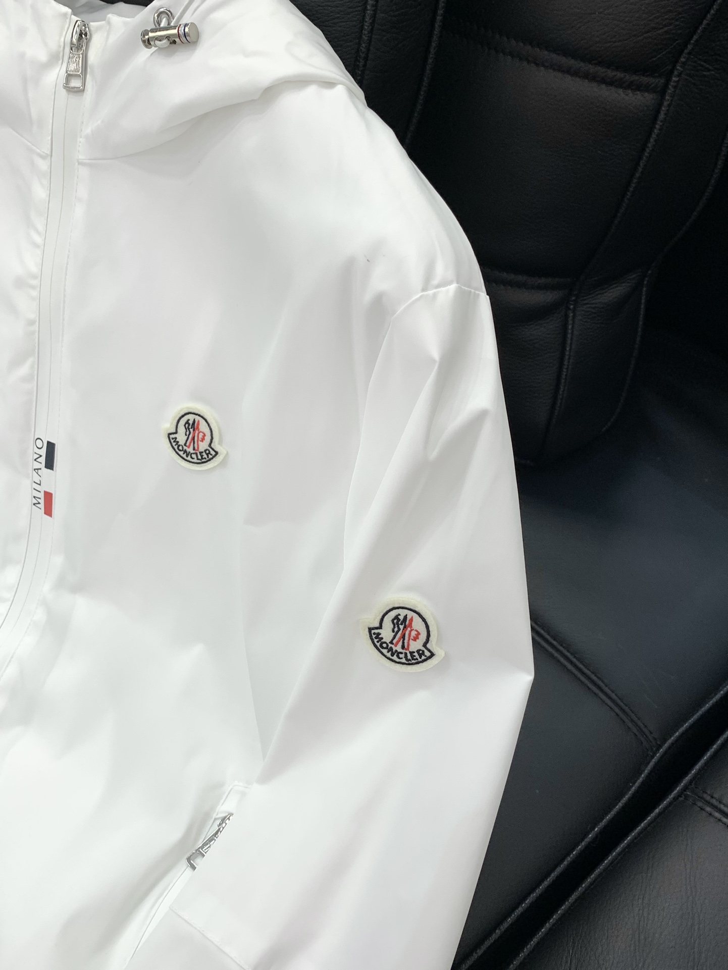 ，Moncler 蒙口，2025秋季最新品，专柜同步有售，原单狠货，时尚休闲连帽外套，上身舒适！吸睛而有