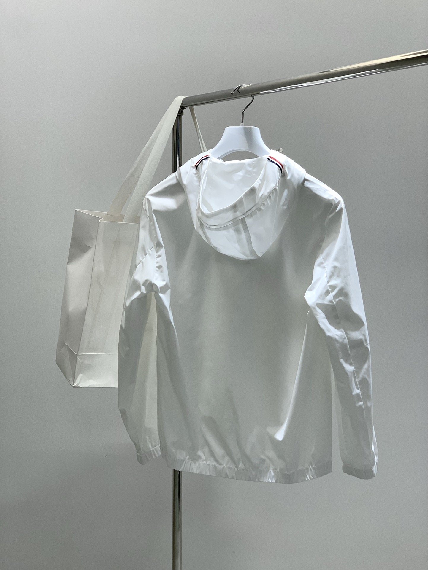 ，Moncler 蒙口，2025秋季最新品，专柜同步有售，原单狠货，时尚休闲连帽外套，上身舒适！吸睛而有