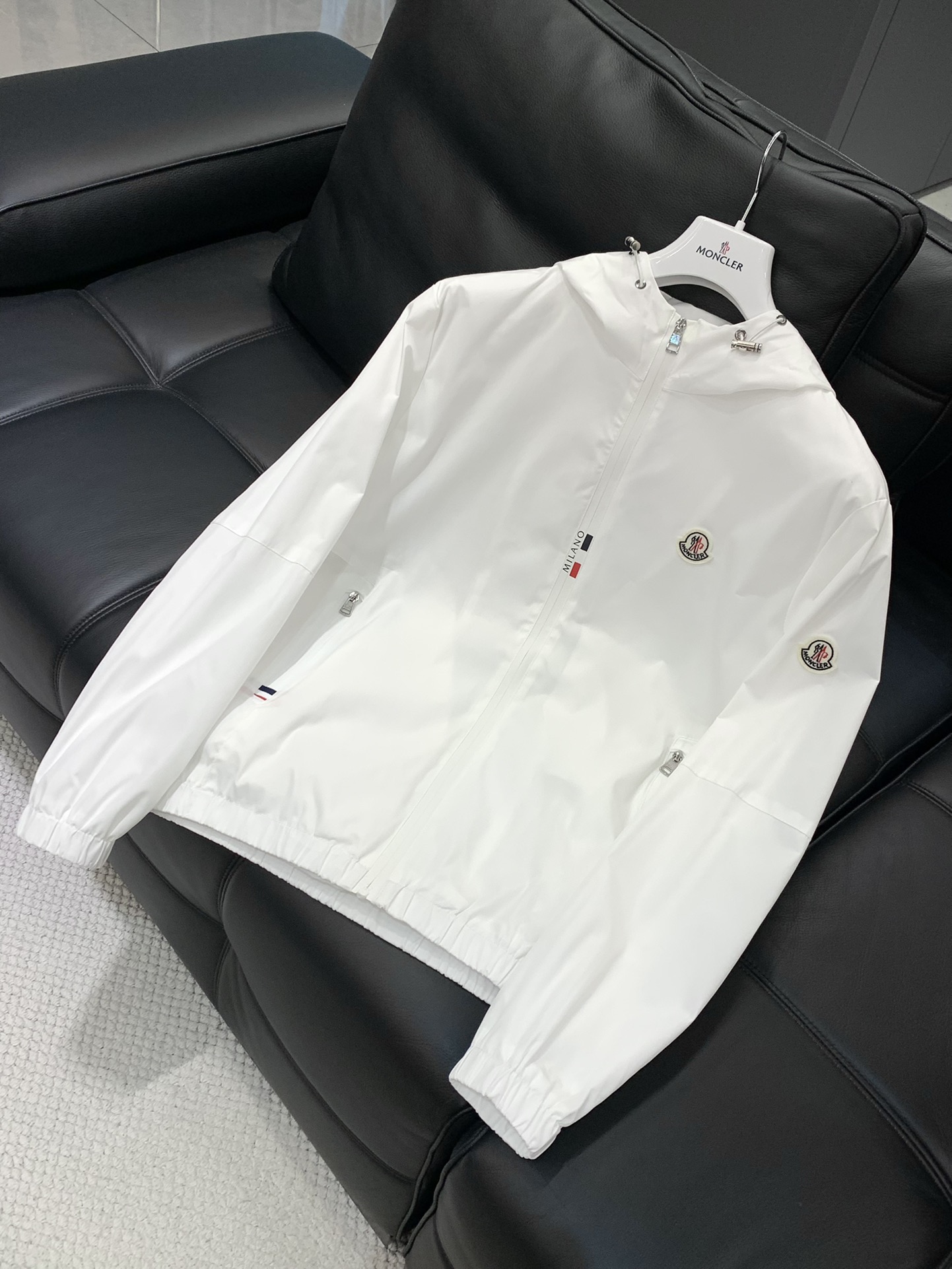 ，Moncler 蒙口，2025秋季最新品，专柜同步有售，原单狠货，时尚休闲连帽外套，上身舒适！吸睛而有