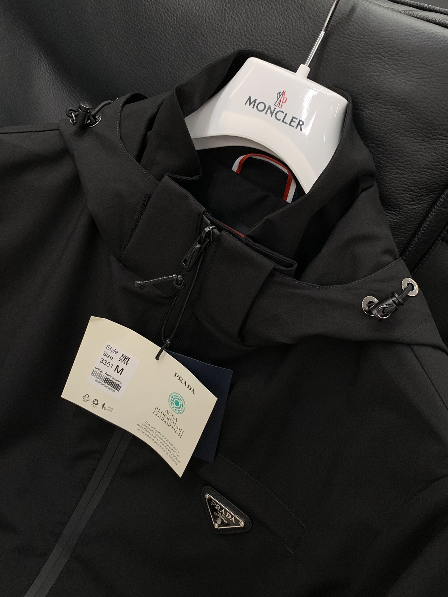 ，PRADA 普拉达，2025秋季最新品，专柜同步有售，时尚休闲连帽外套，进口原版面料，做工极为复杂，唯