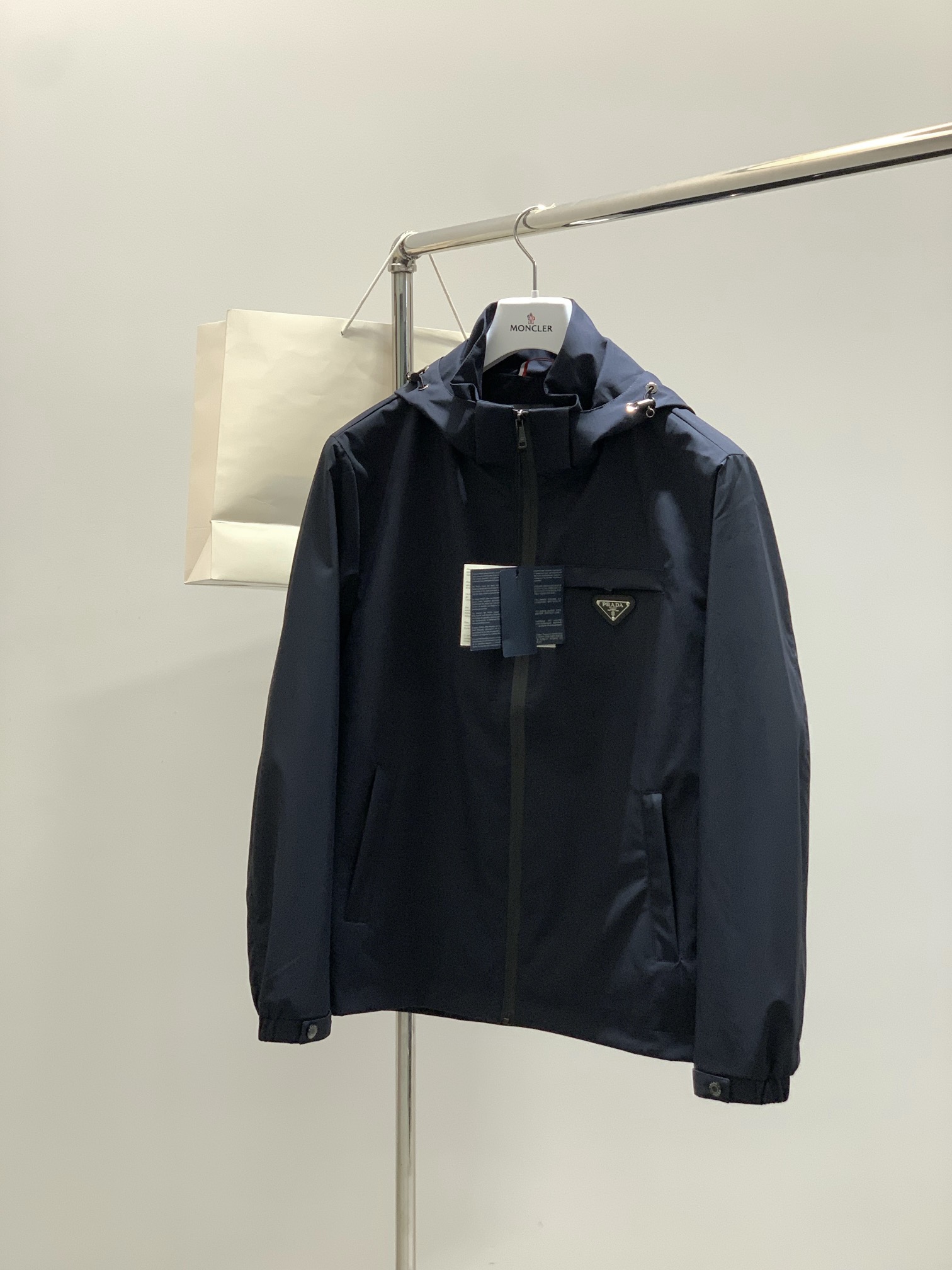 Prada 2025 Autumn Hooded Jacket in Original Fabric - Stylish and Comfortable 2 i1755938531 652 0