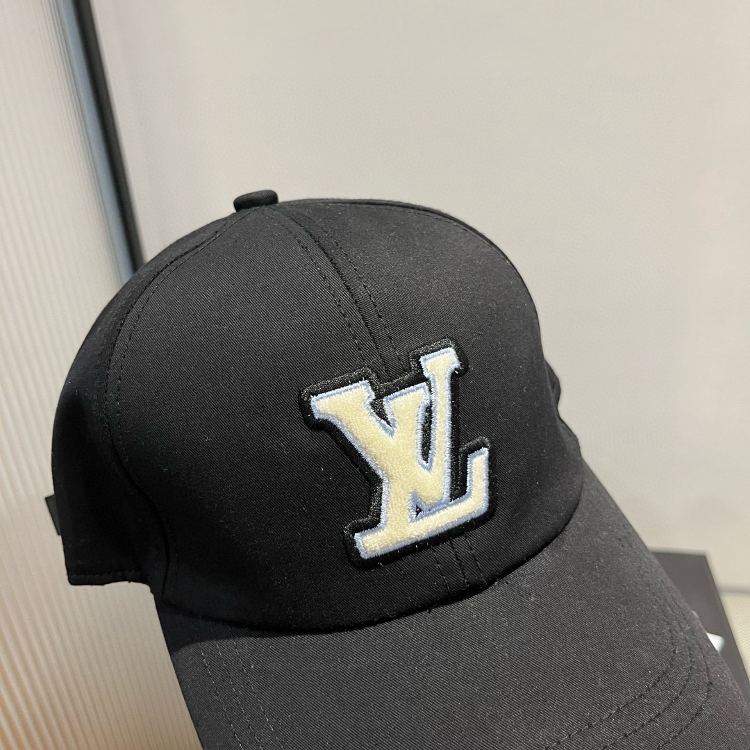 🆕

Lv新款鸭舌帽 头围57cm